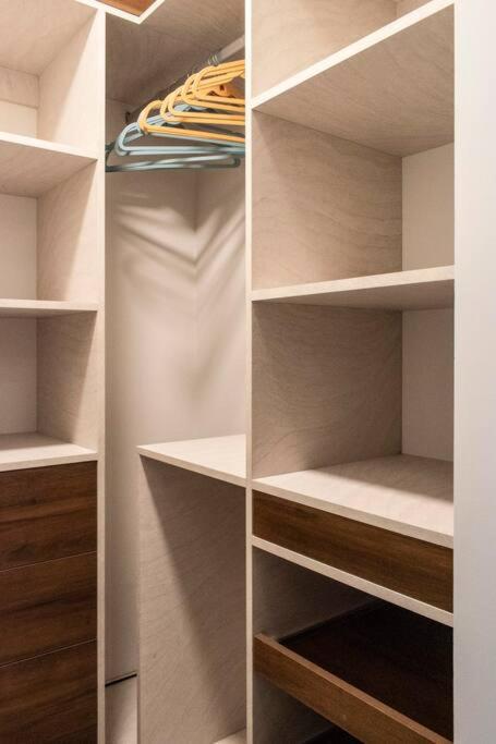 ¡Nuevo y elegante apartamento!