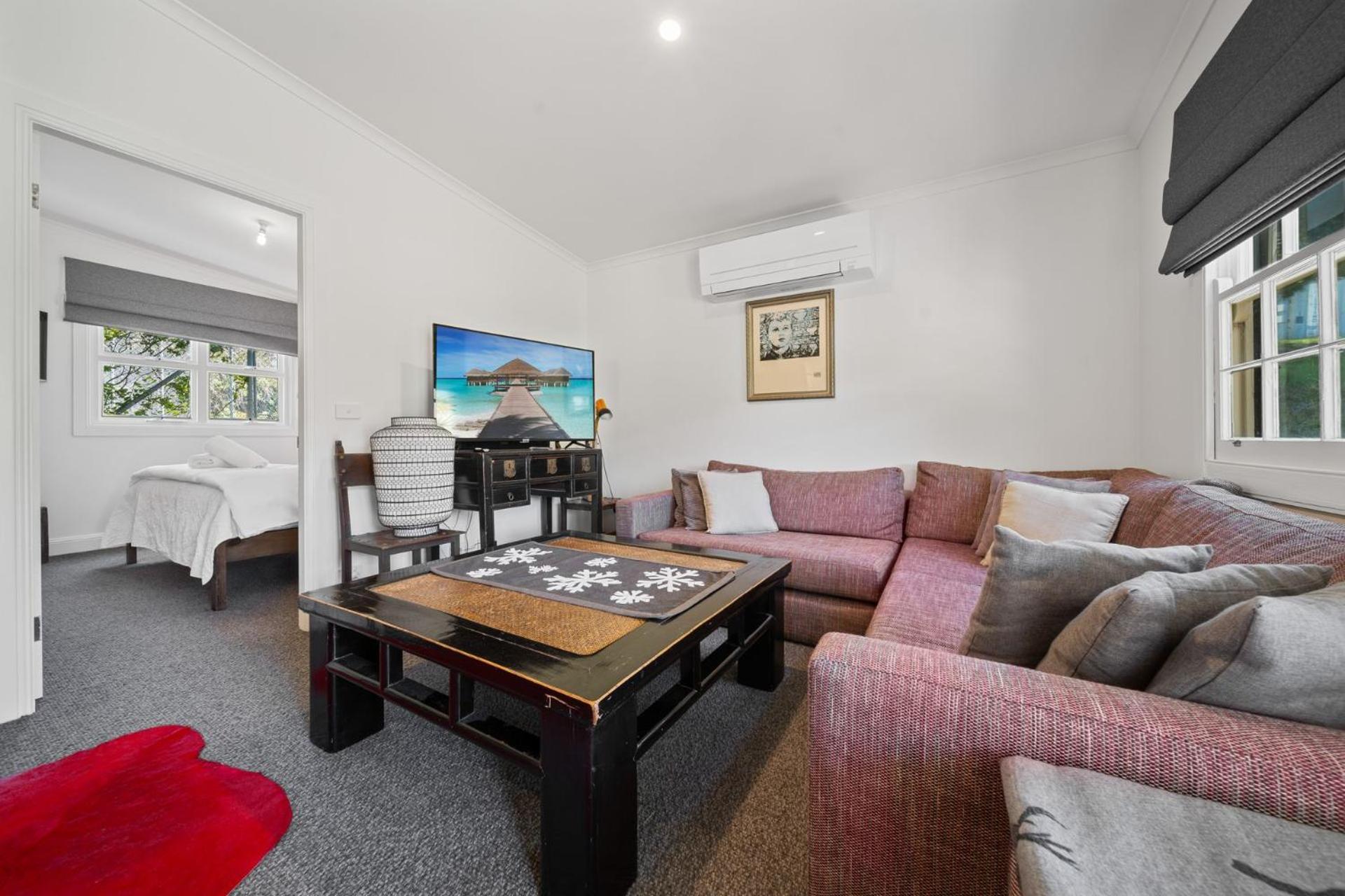 Tukidale Cottage - 3BR Cottage l WiFi l Air-Con l Relaxing Location