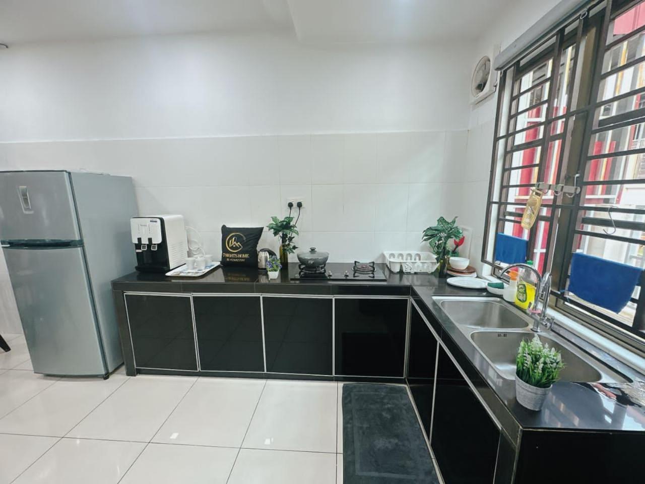 A03 Spacious Homestay In Dato Onn