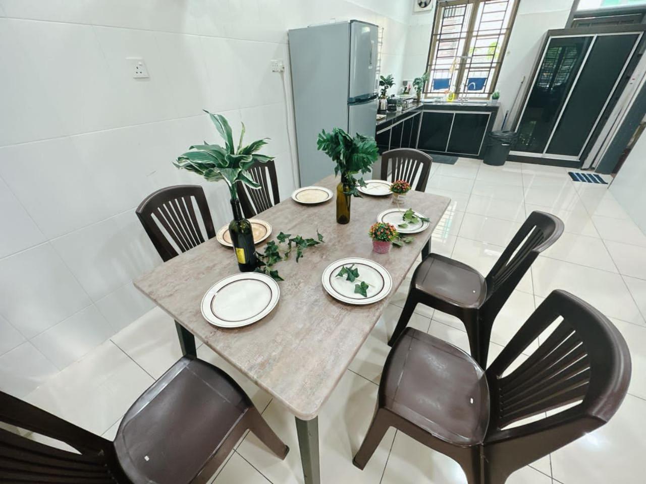 A03 Spacious Homestay In Dato Onn