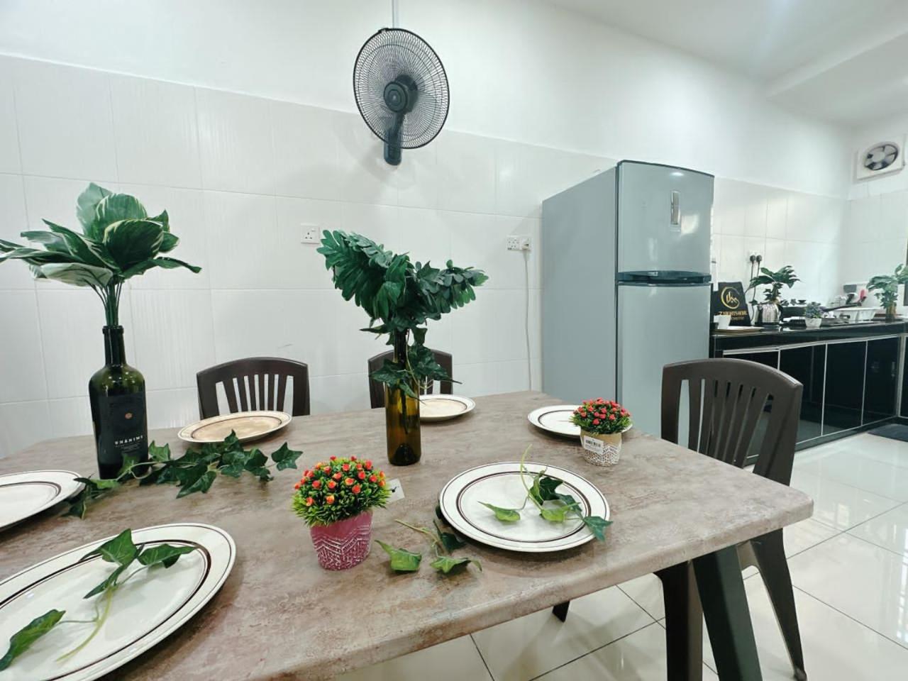 A03 Spacious Homestay In Dato Onn