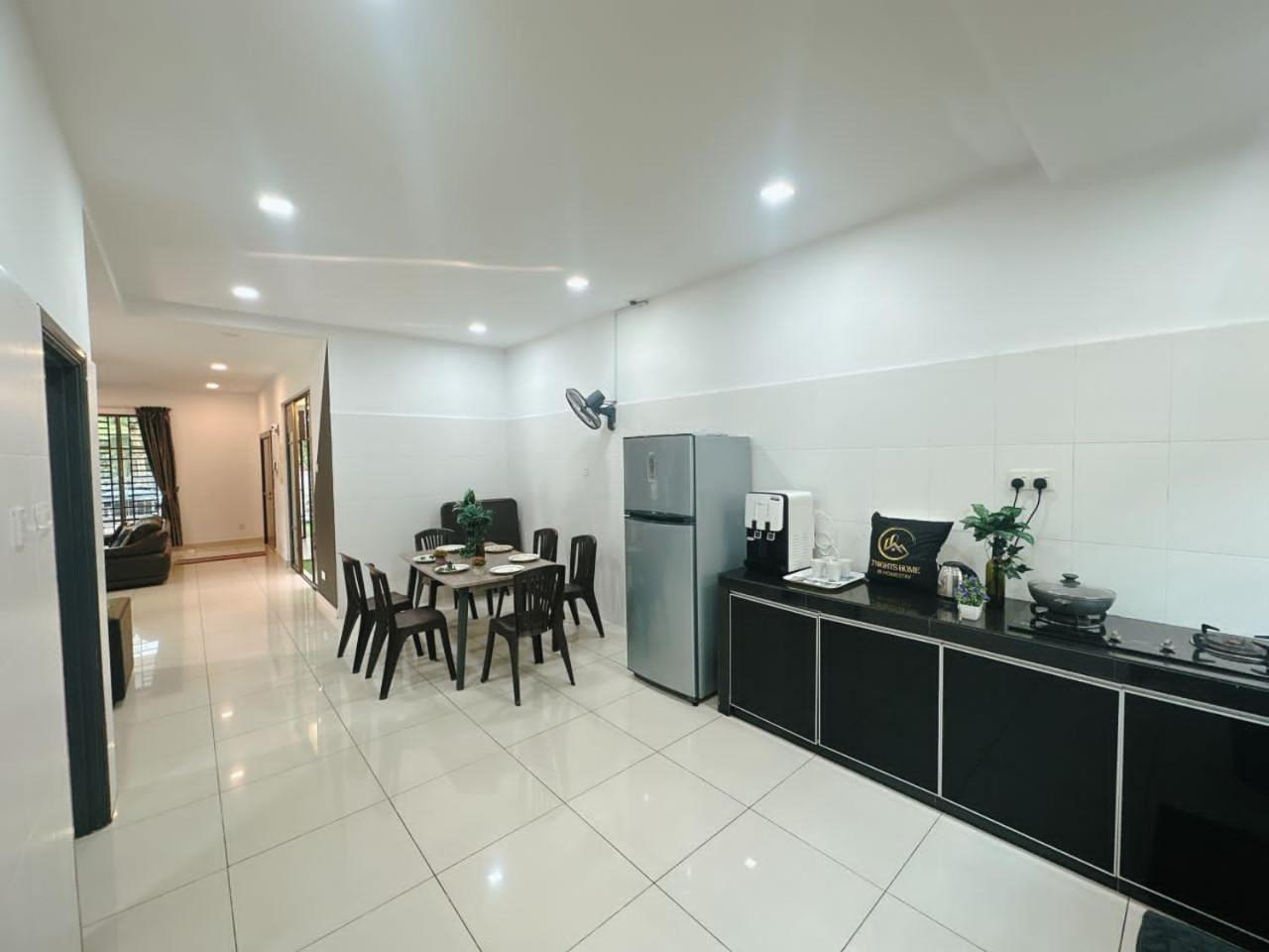 A03 Spacious Homestay In Dato Onn