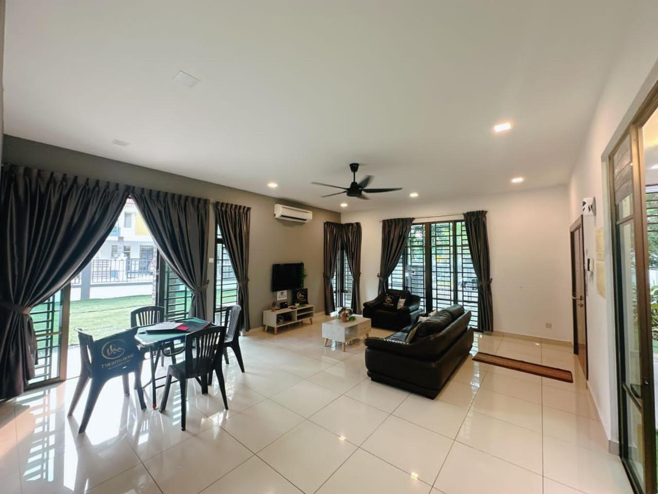A03 Spacious Homestay In Dato Onn