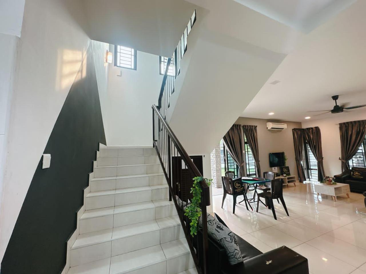 A03 Spacious Homestay In Dato Onn