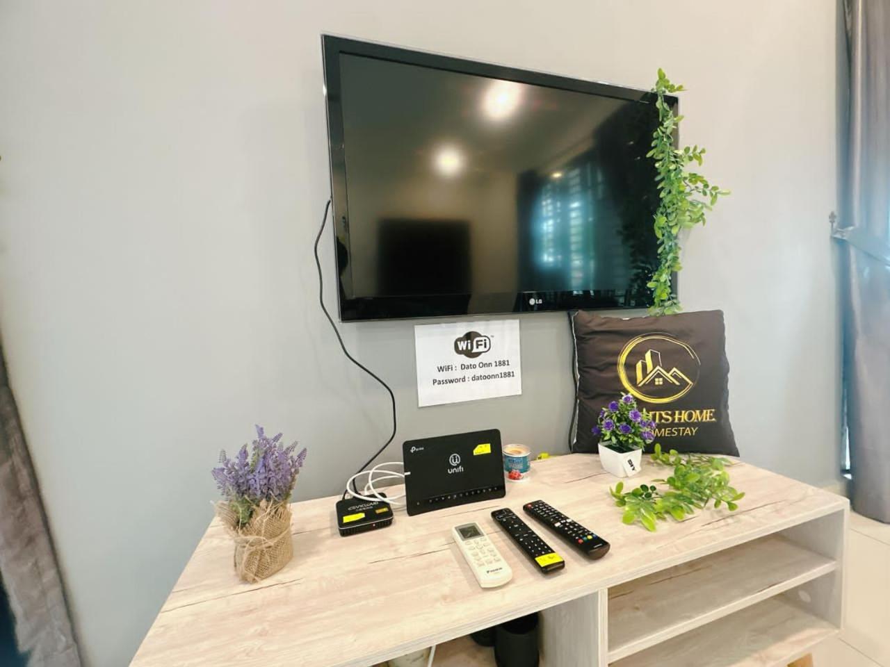 A03 Spacious Homestay In Dato Onn