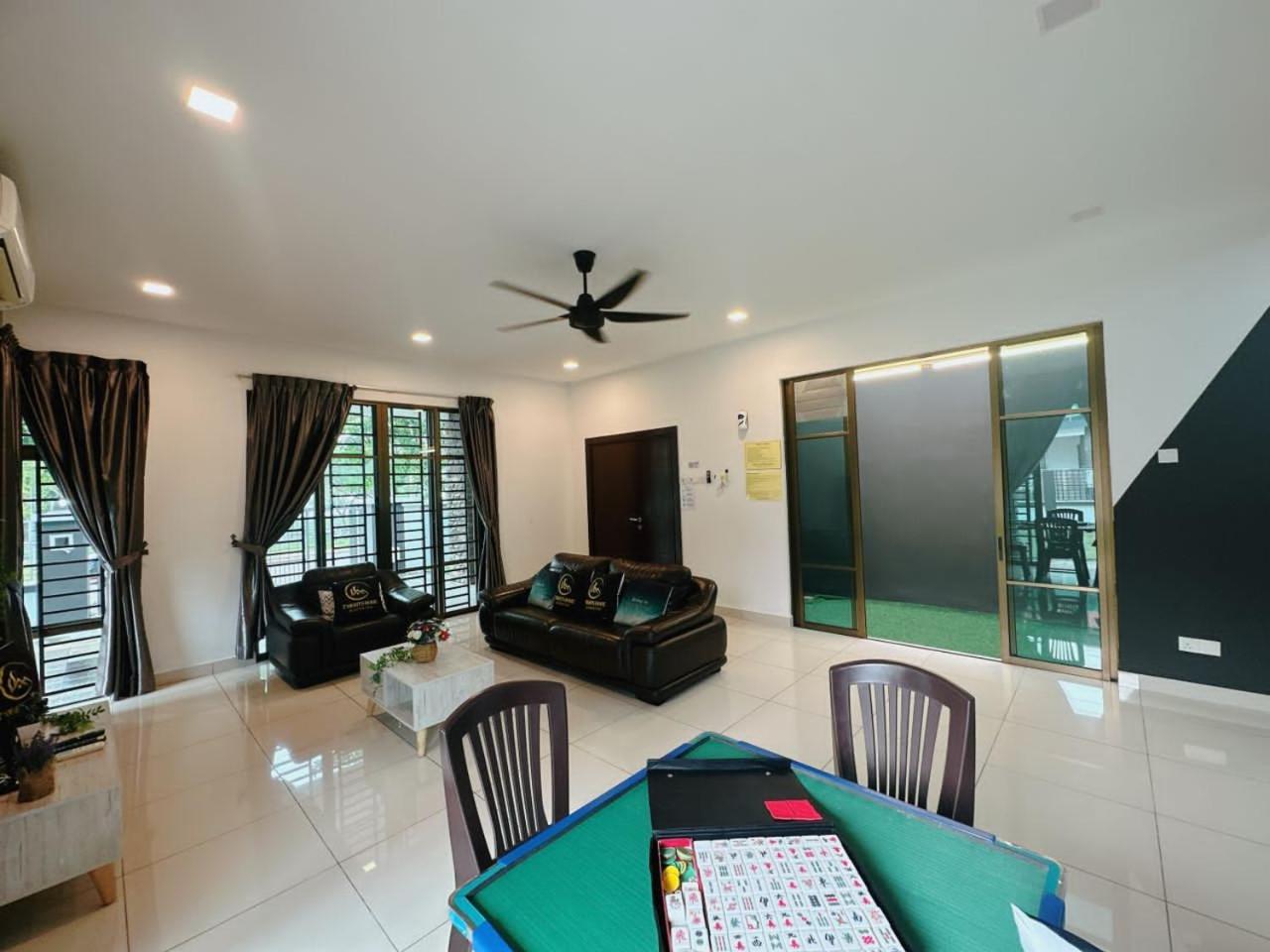A03 Spacious Homestay In Dato Onn