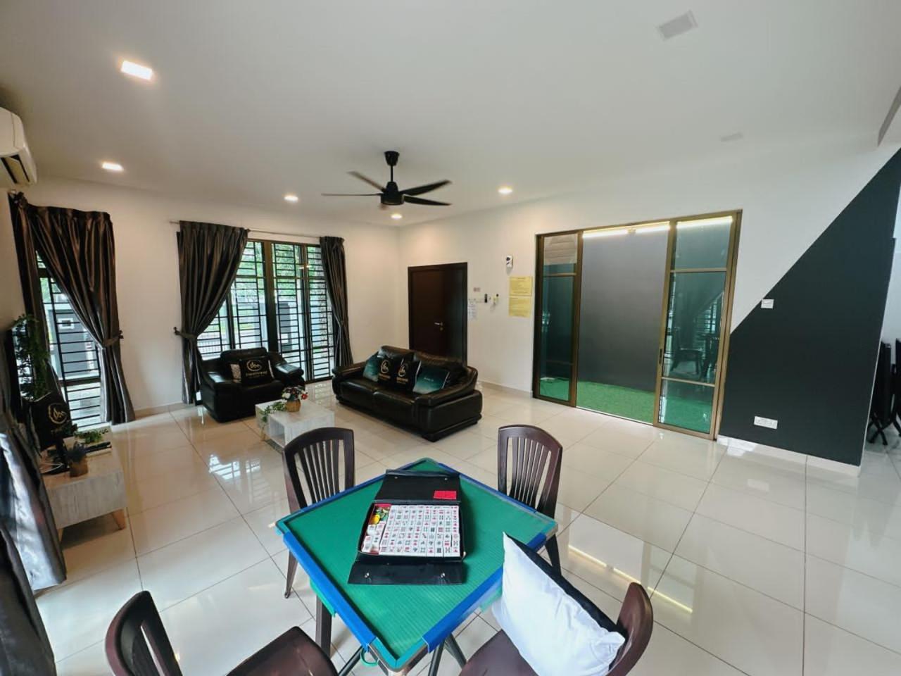A03 Spacious Homestay In Dato Onn