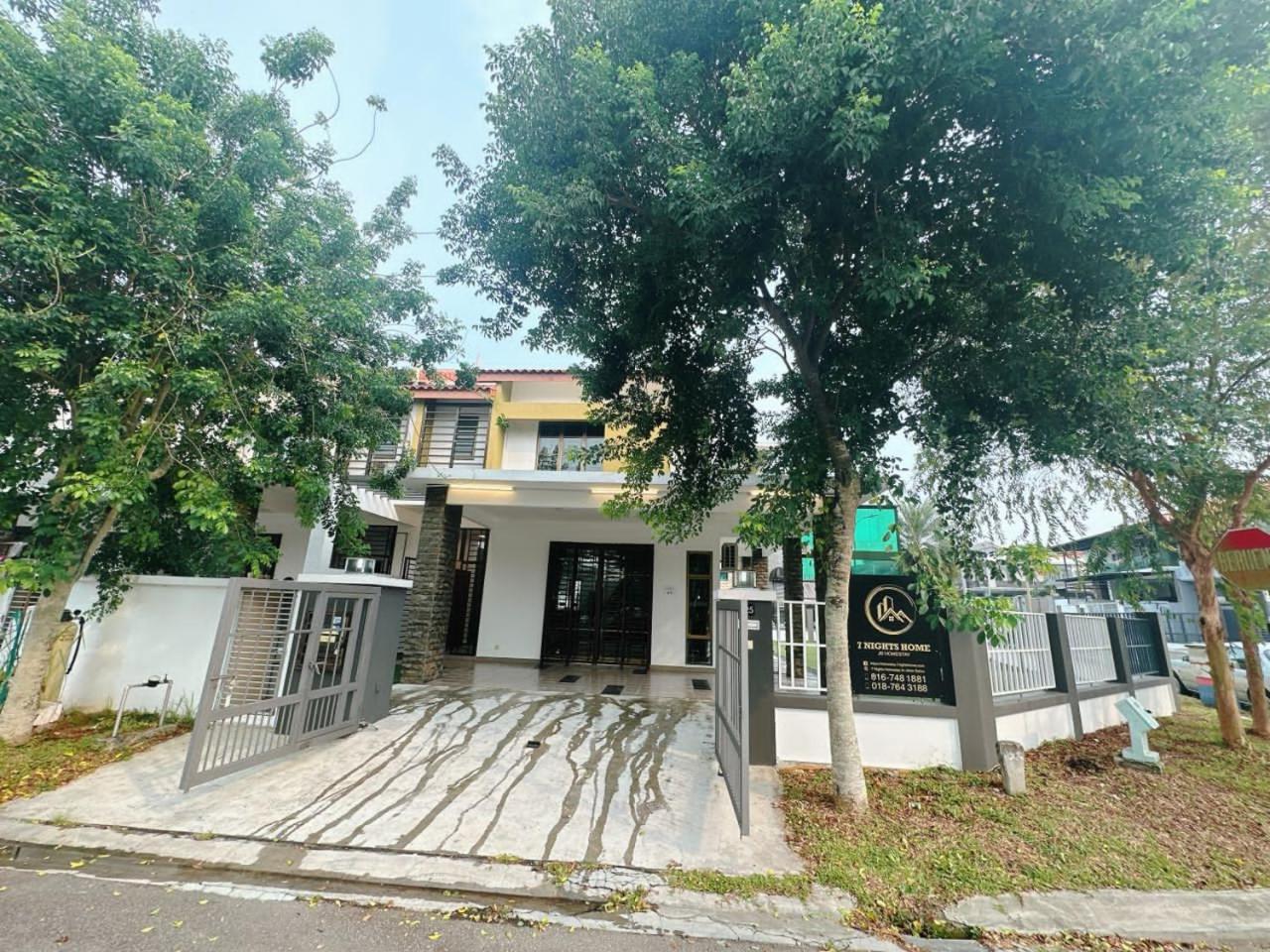A03 Spacious Homestay In Dato Onn