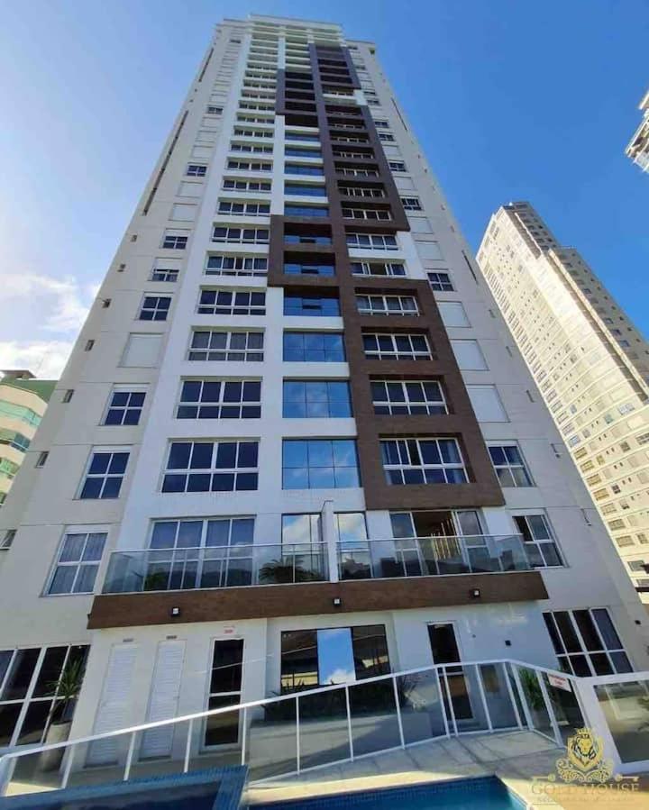 4 suítes, piscina exclusiva, barra sul, B.Camboriú