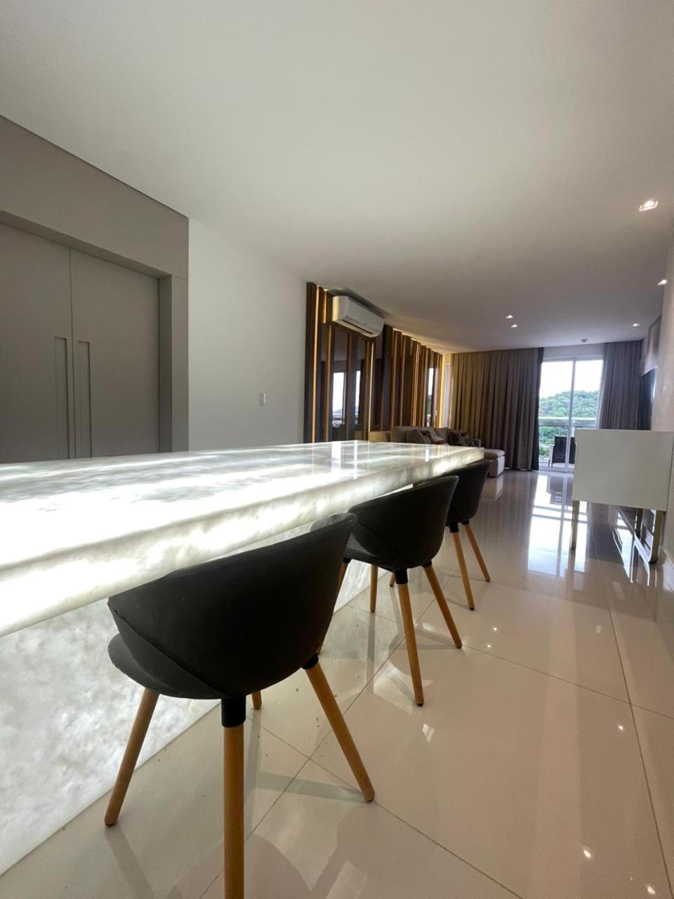 4 suítes, piscina exclusiva, barra sul, B.Camboriú
