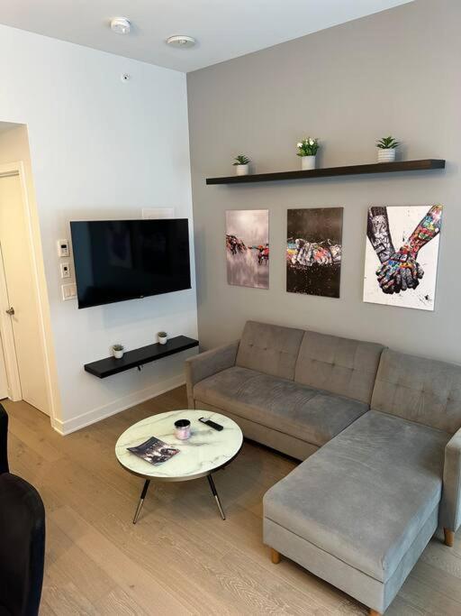 Luxury Downtown Escape Pool & Free Parking