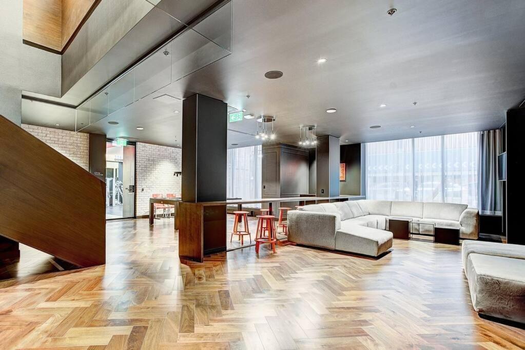 Luxury Downtown Escape Pool & Free Parking