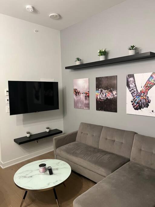 Luxury Downtown Escape Pool & Free Parking