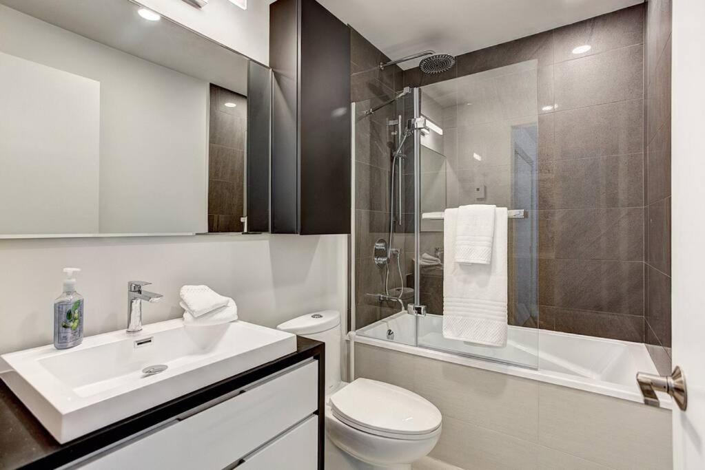 Luxury Downtown Escape Pool & Free Parking