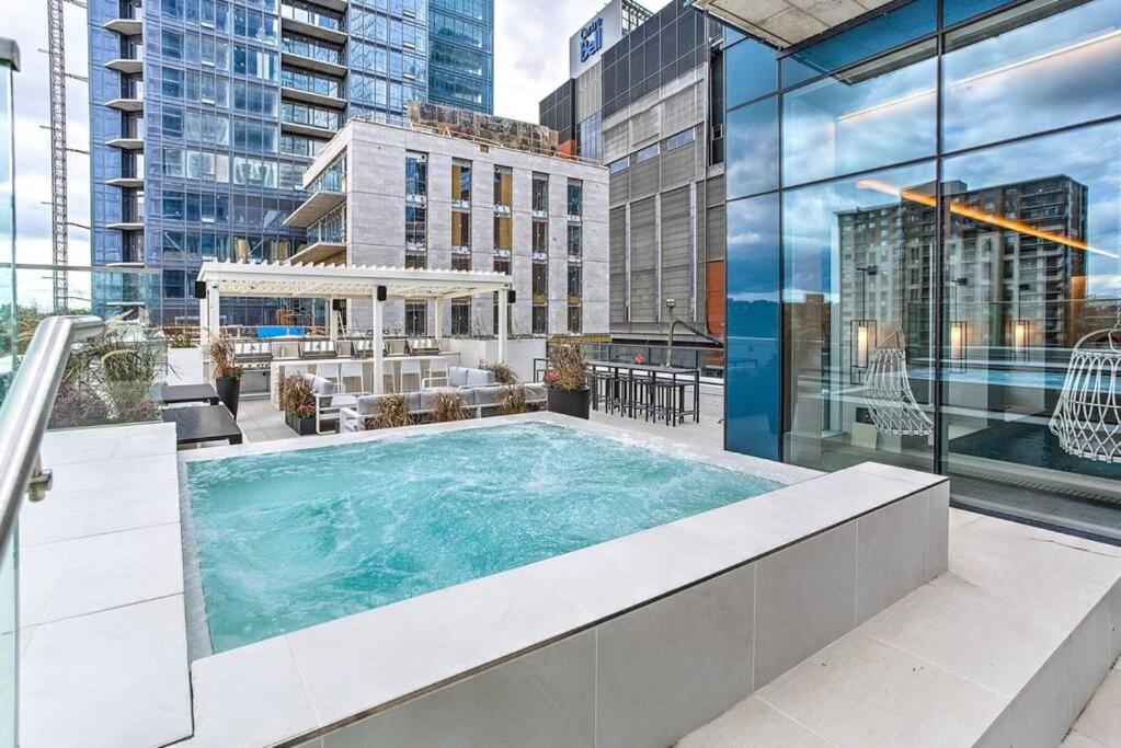 Luxury Downtown Escape Pool & Free Parking