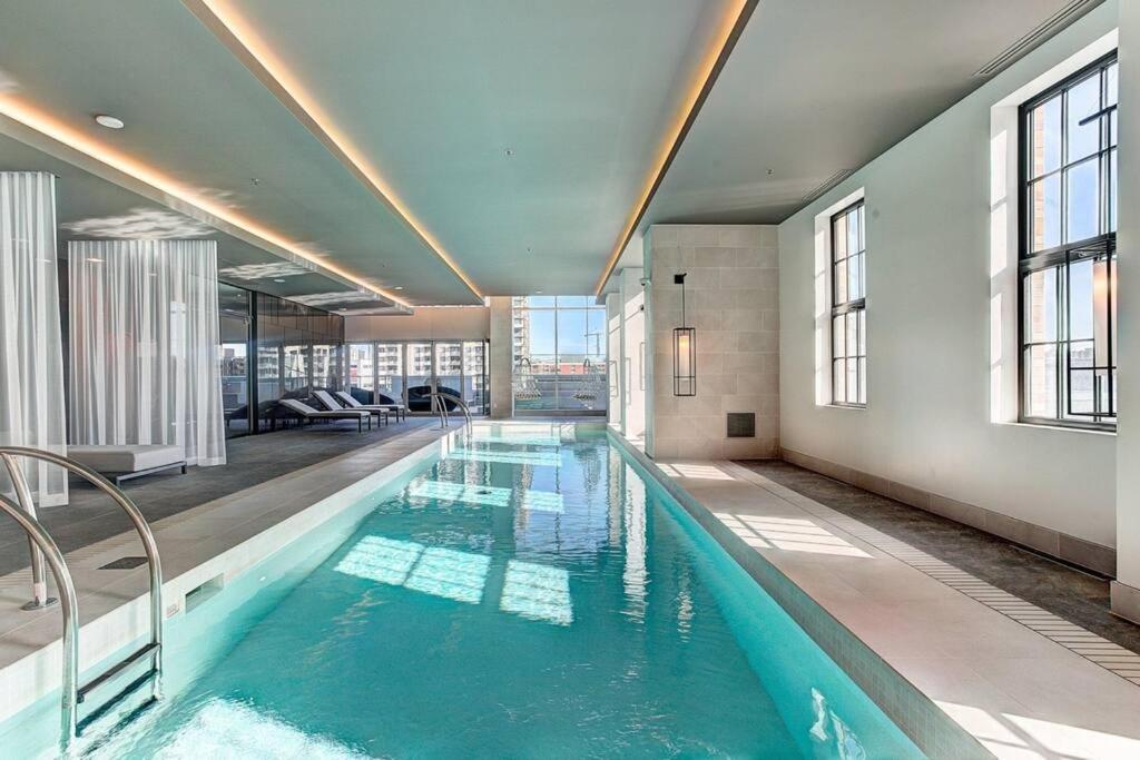Luxury Downtown Escape Pool & Free Parking