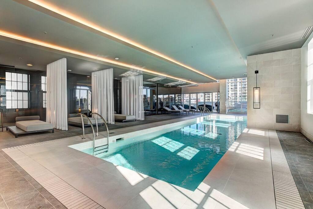 Luxury Downtown Escape Pool & Free Parking