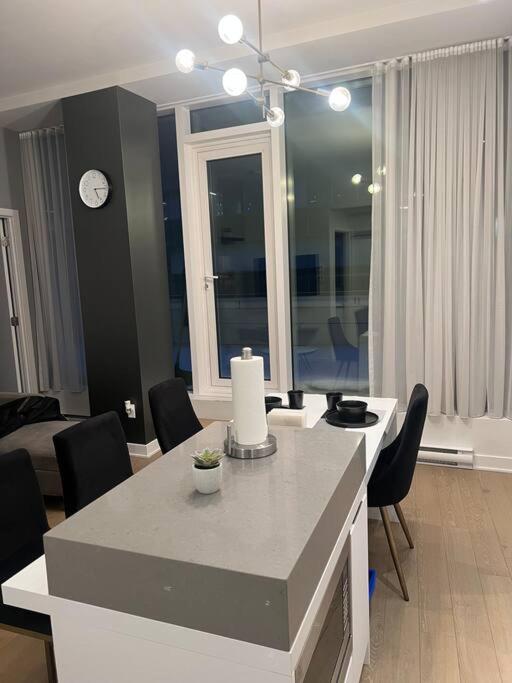 Luxury Downtown Escape Pool & Free Parking