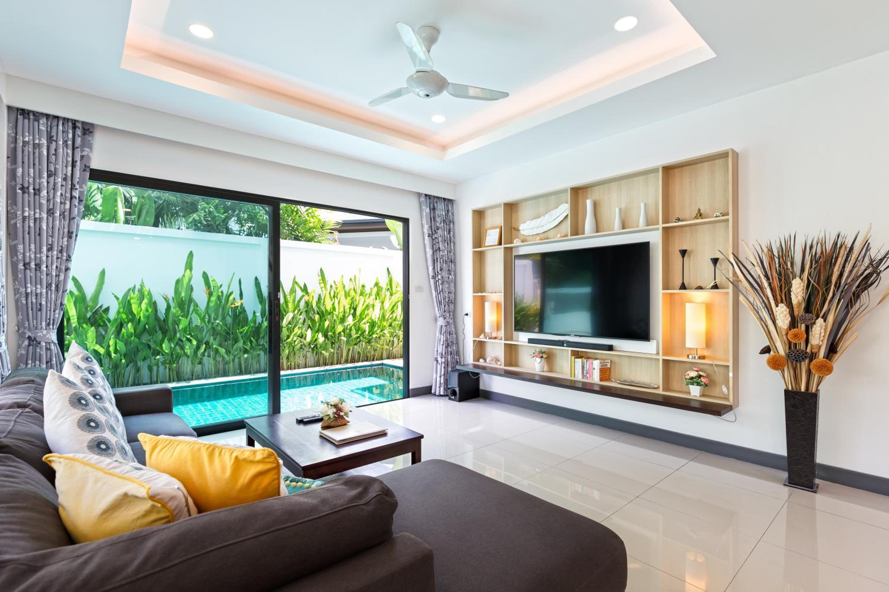 Villa White Pool view 3