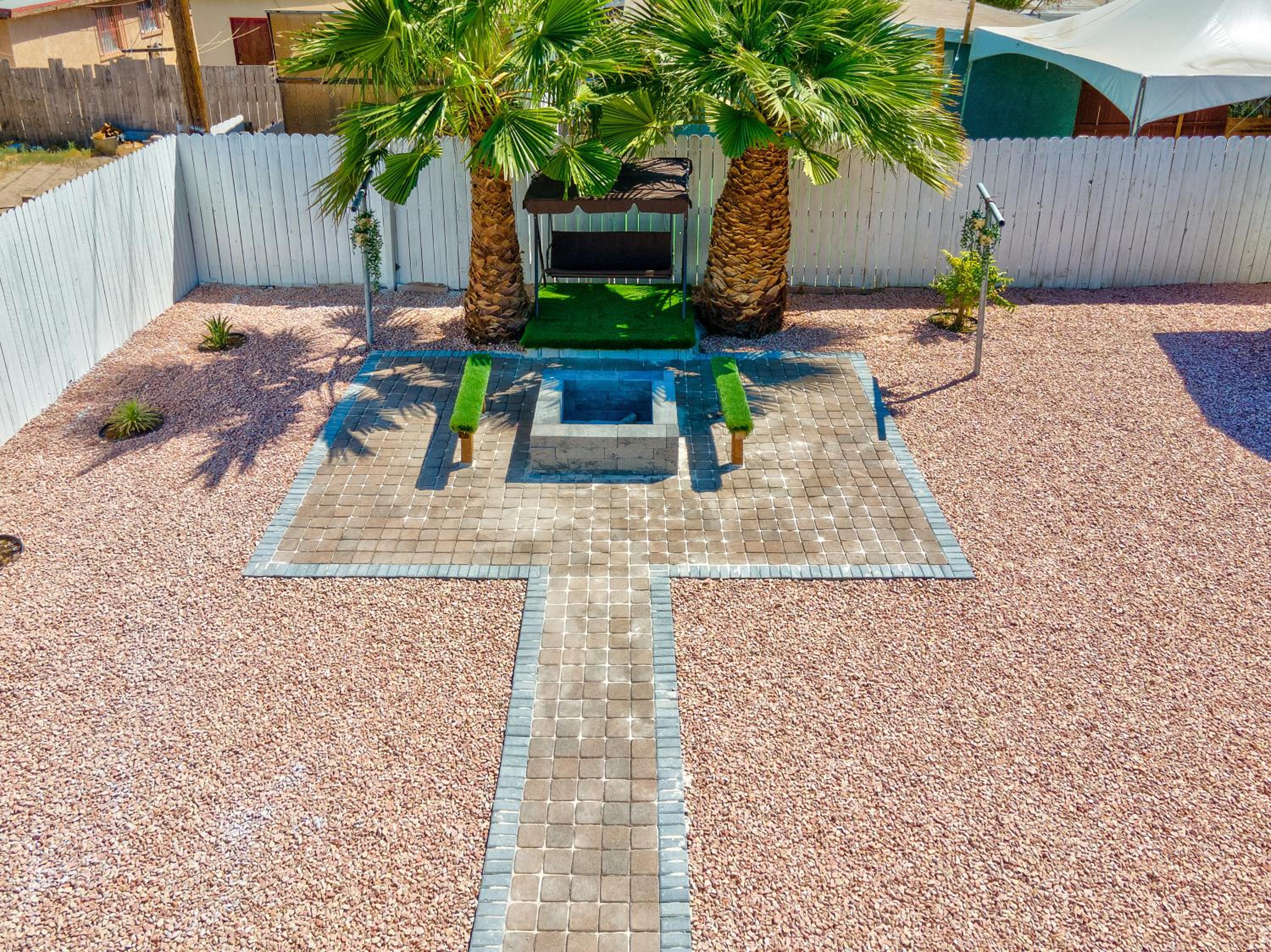 Fully Remodeled, Landscaped, King Beds, Desk Space view 2