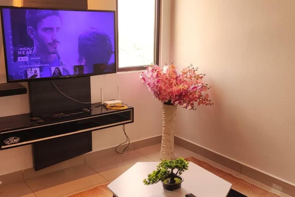 HB2109-2 Bedroom-Wifi-Netflix-Parking-SwimmingPool-Cyberjaya, 3076 photo 6