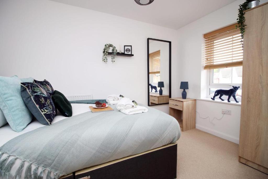 De Haia Road 3BR House Newport view 3