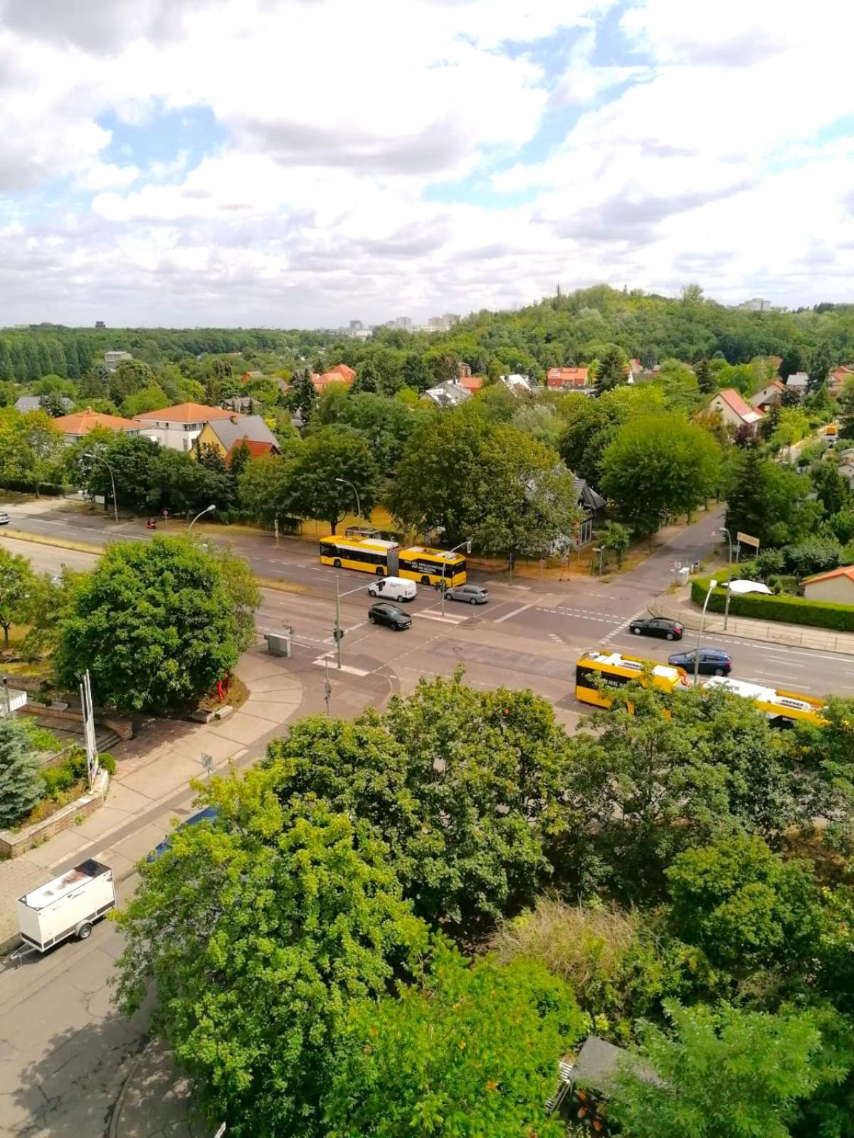 Live like a Local Big 24qm Room Cozy Trendy LGTB Friendly in Shared Apartment in Green Area 12 min to Downtown Alexanderplatz