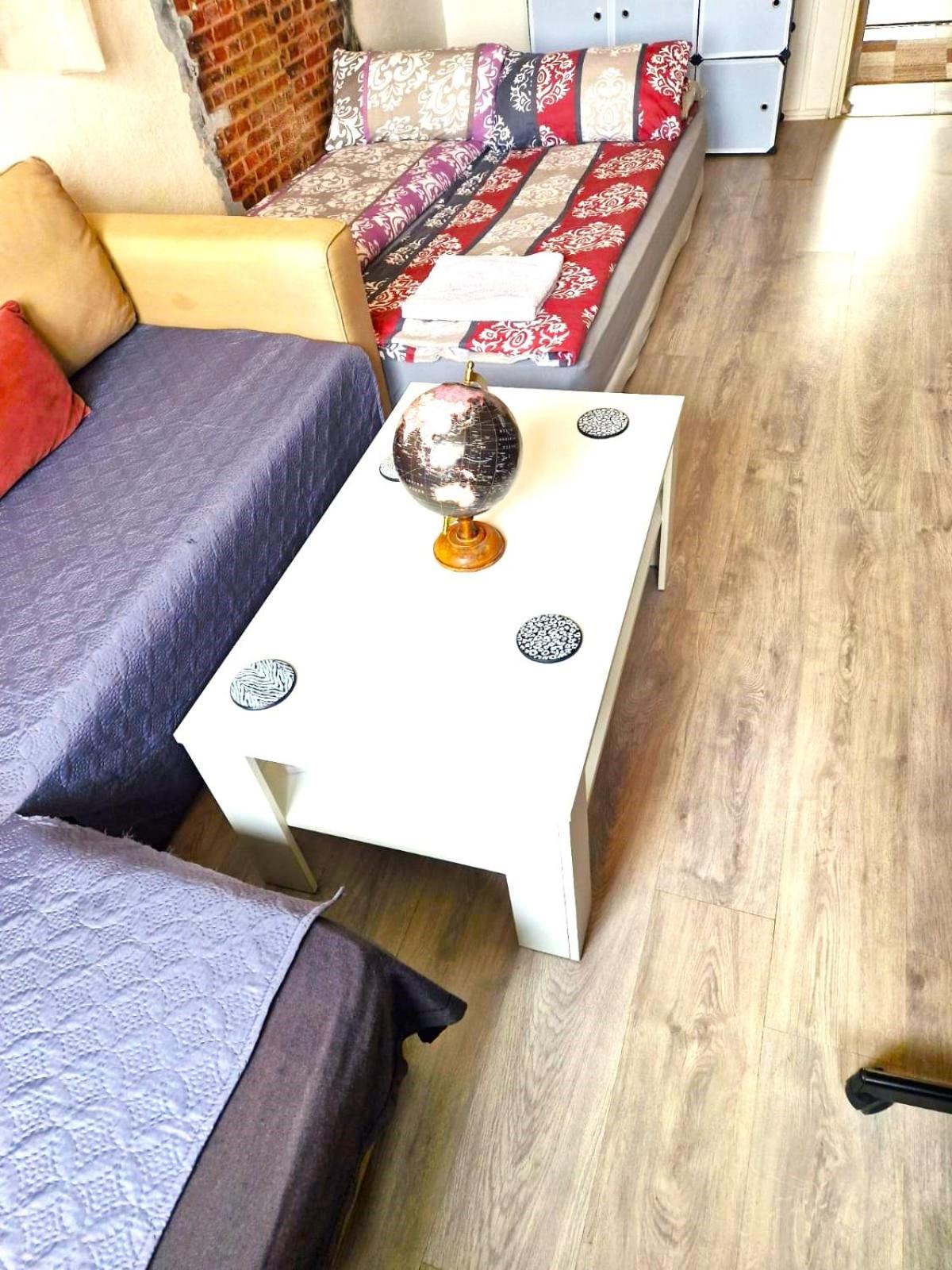 Live like a Local Big 24qm Room Cozy Trendy LGTB Friendly in Shared Apartment in Green Area 12 min to Downtown Alexanderplatz
