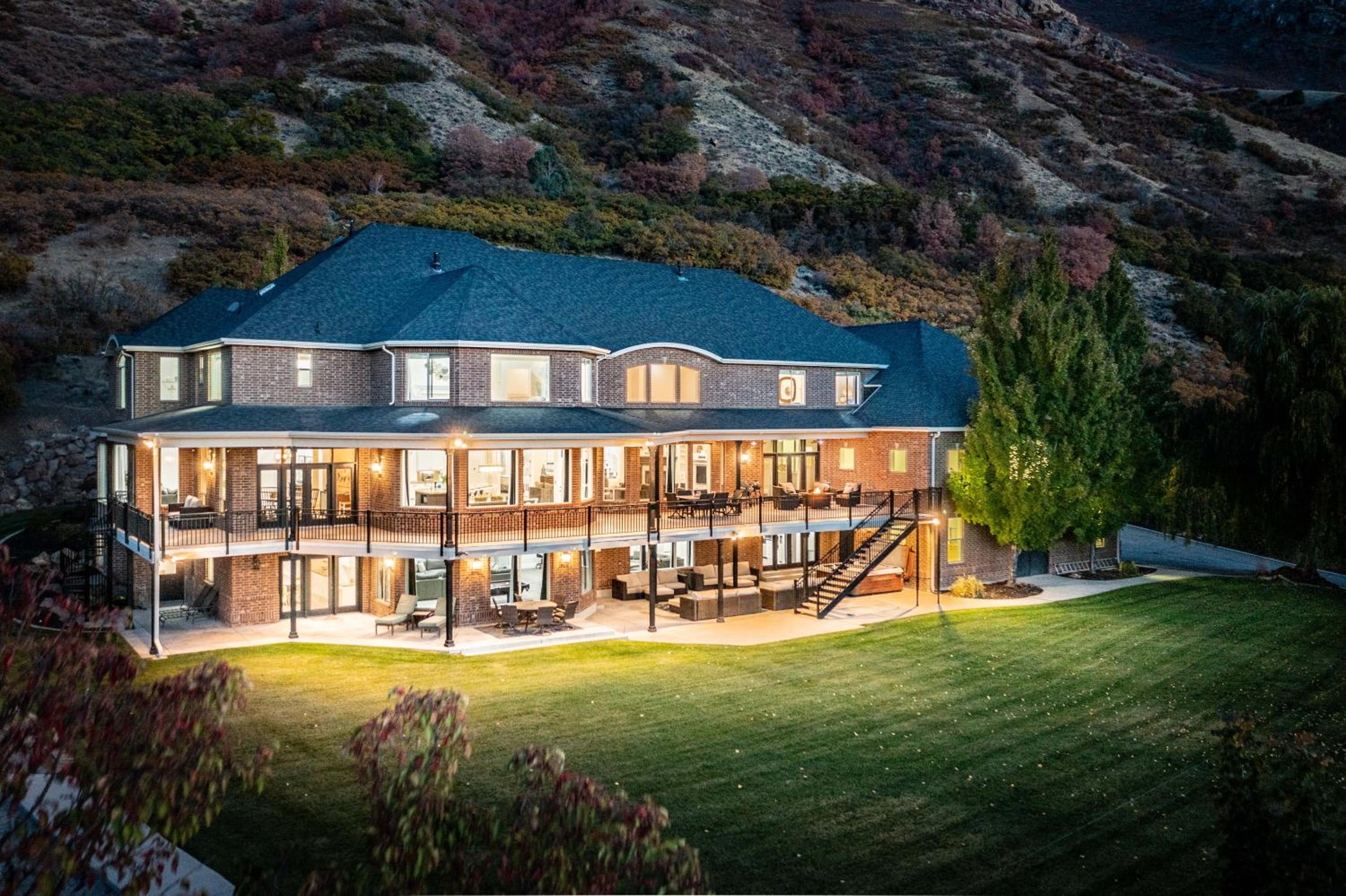 Luxurious Mountain Retreat-Unparalleled Views view 2