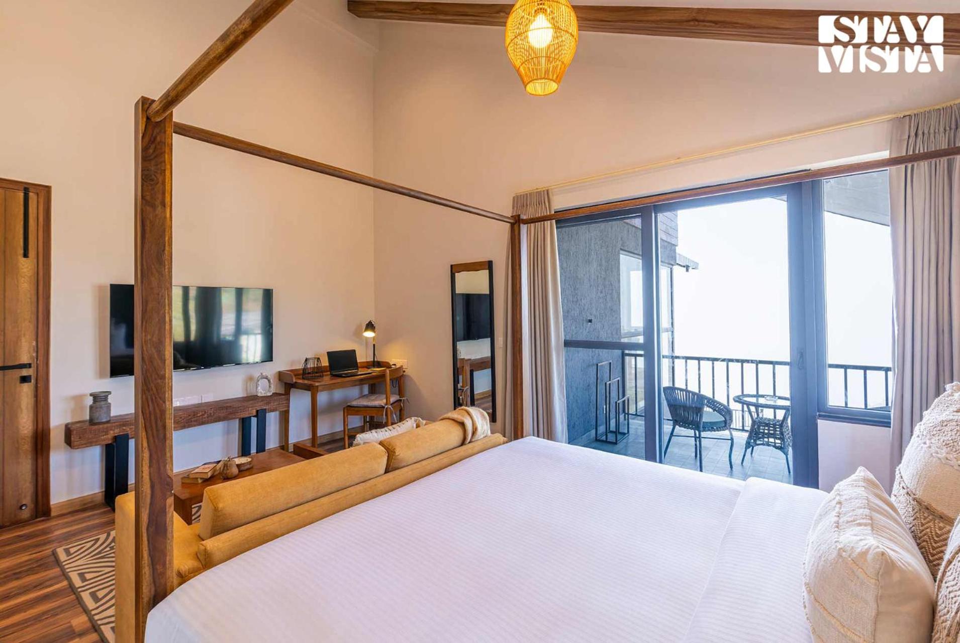 StayVista at Savara with Heated Infinity Pool and Jacuzzi