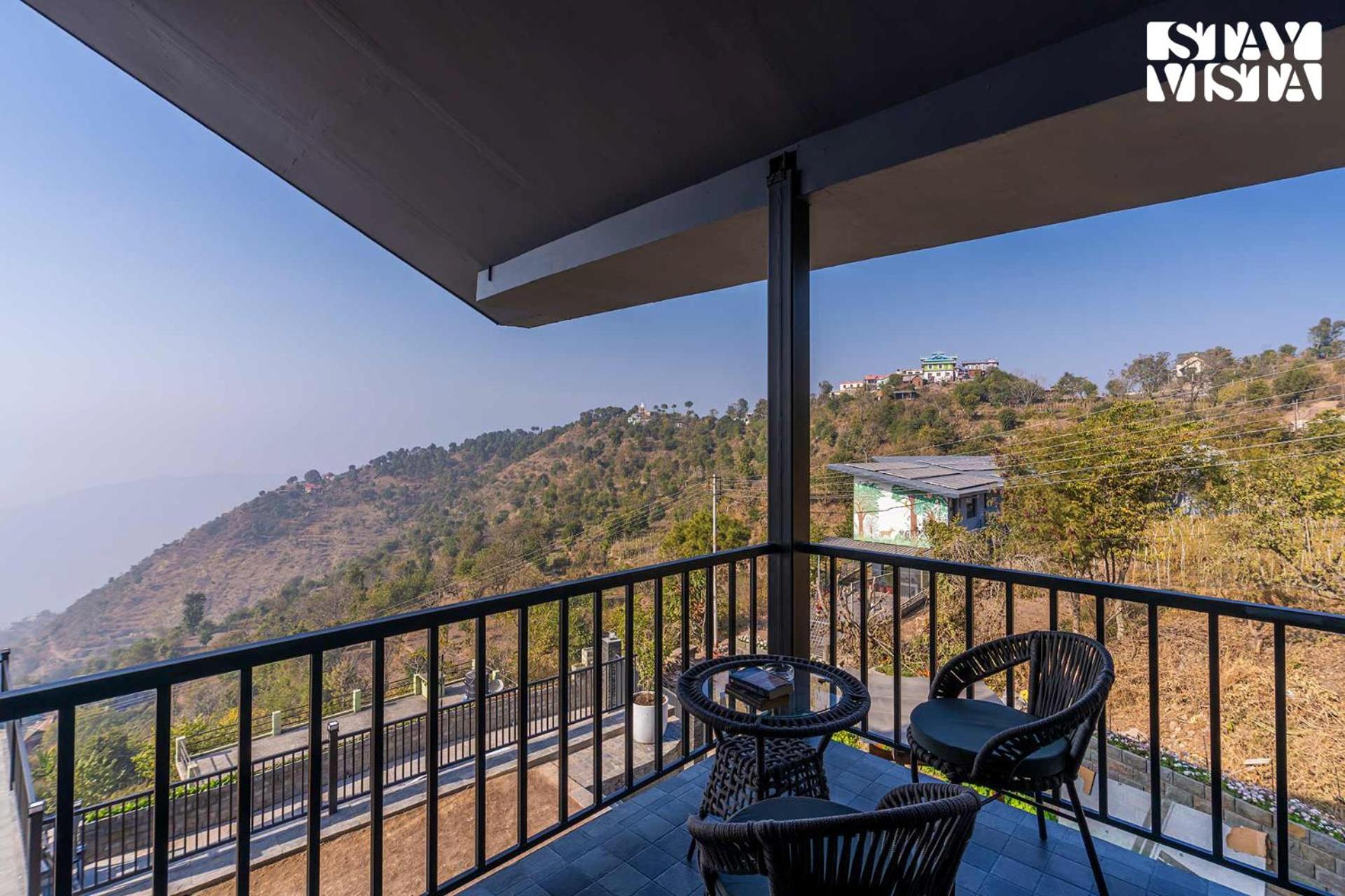 StayVista at Savara with Heated Infinity Pool and Jacuzzi