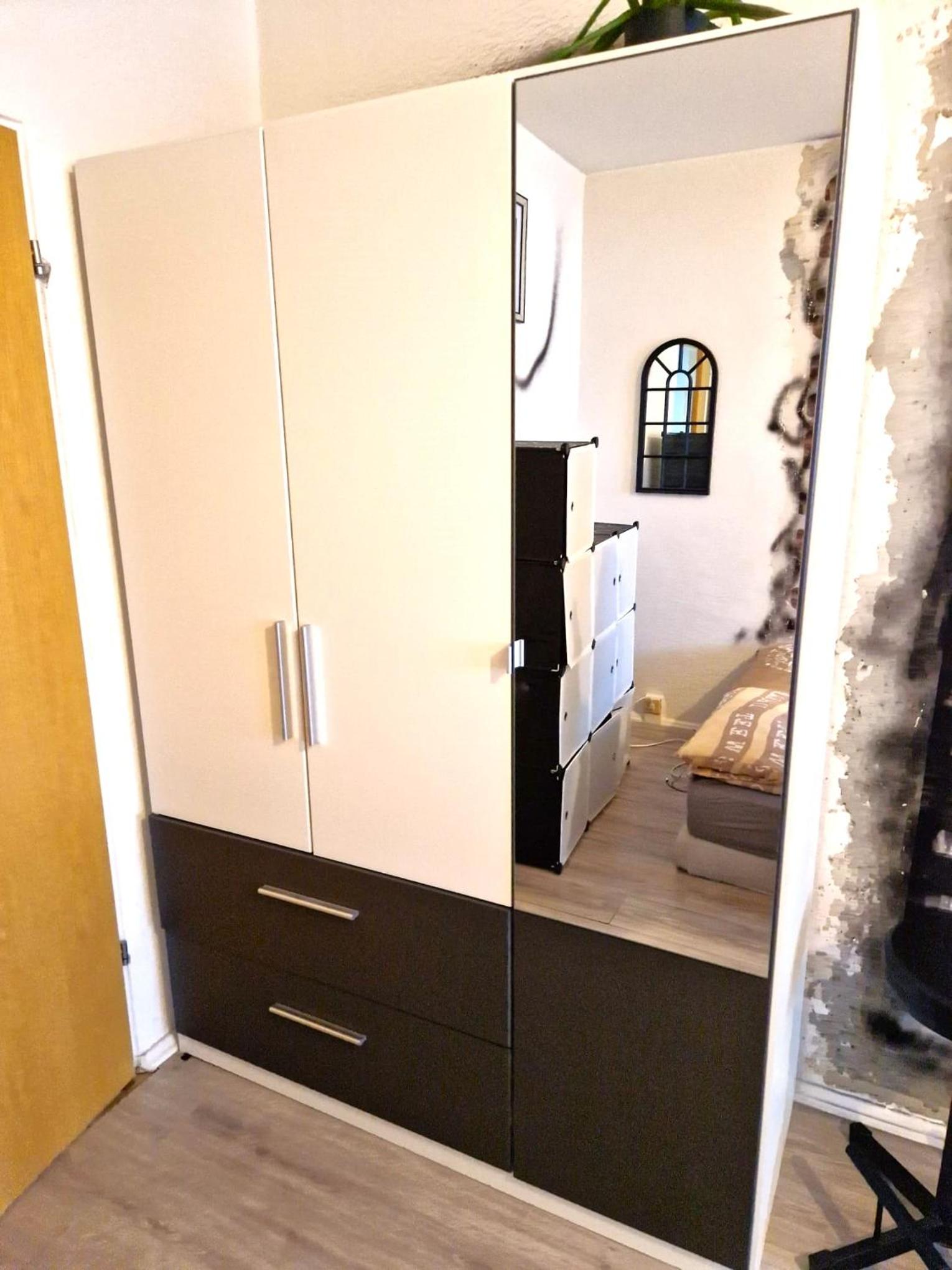 Live like a Local Big 24qm Room Cozy Trendy LGTB Friendly in Shared Apartment in Green Area 12 min to Downtown Alexanderplatz