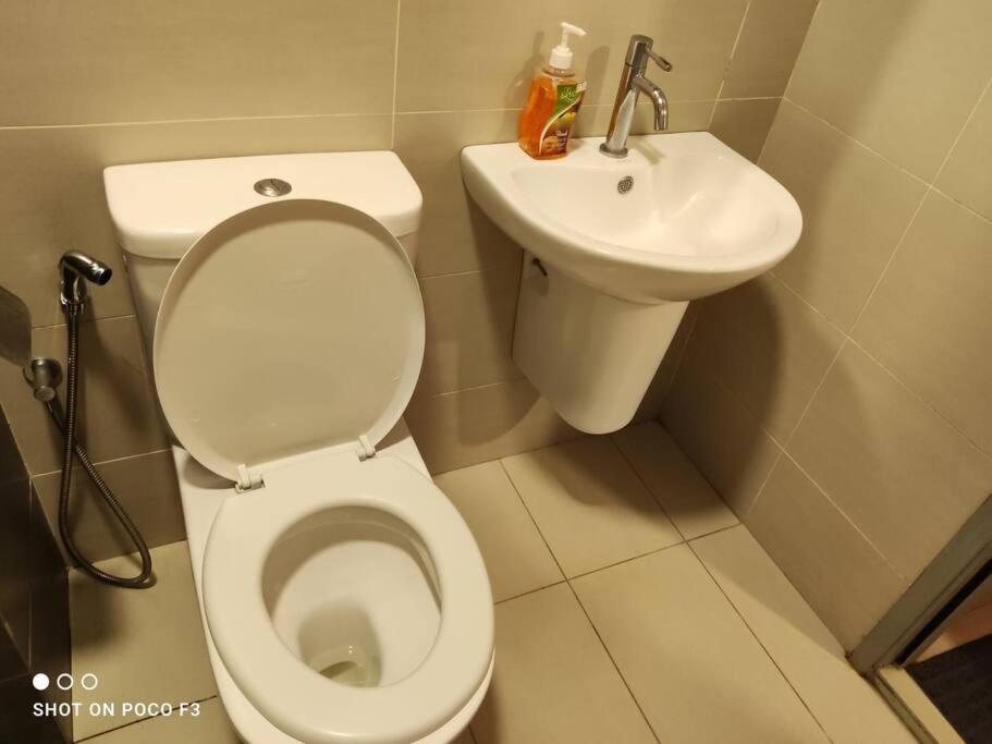 CD3102-Self-check-in-Netflix-Wifi- Parking-Pool-Balcony-Cyberjaya, 2015 photo 4