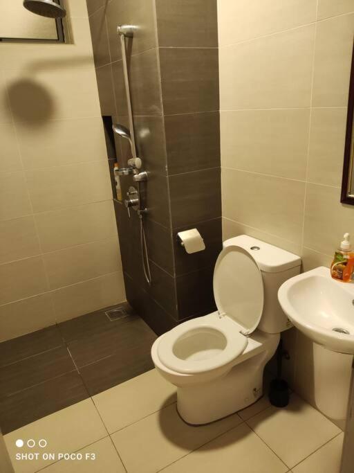 CD3102-Self-check-in-Netflix-Wifi- Parking-Pool-Balcony-Cyberjaya, 2015 photo 5