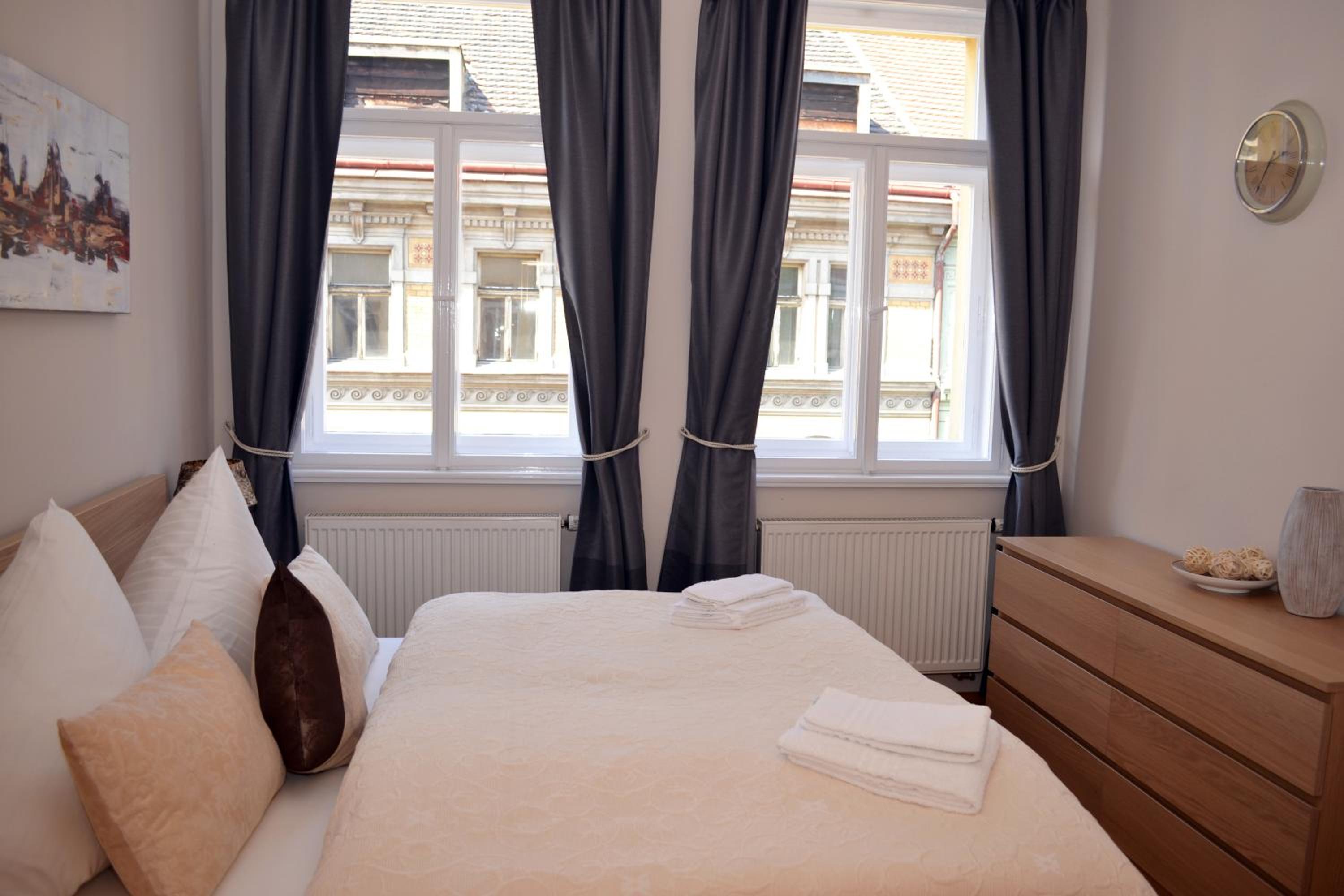 Riverside Ruterra Apartment