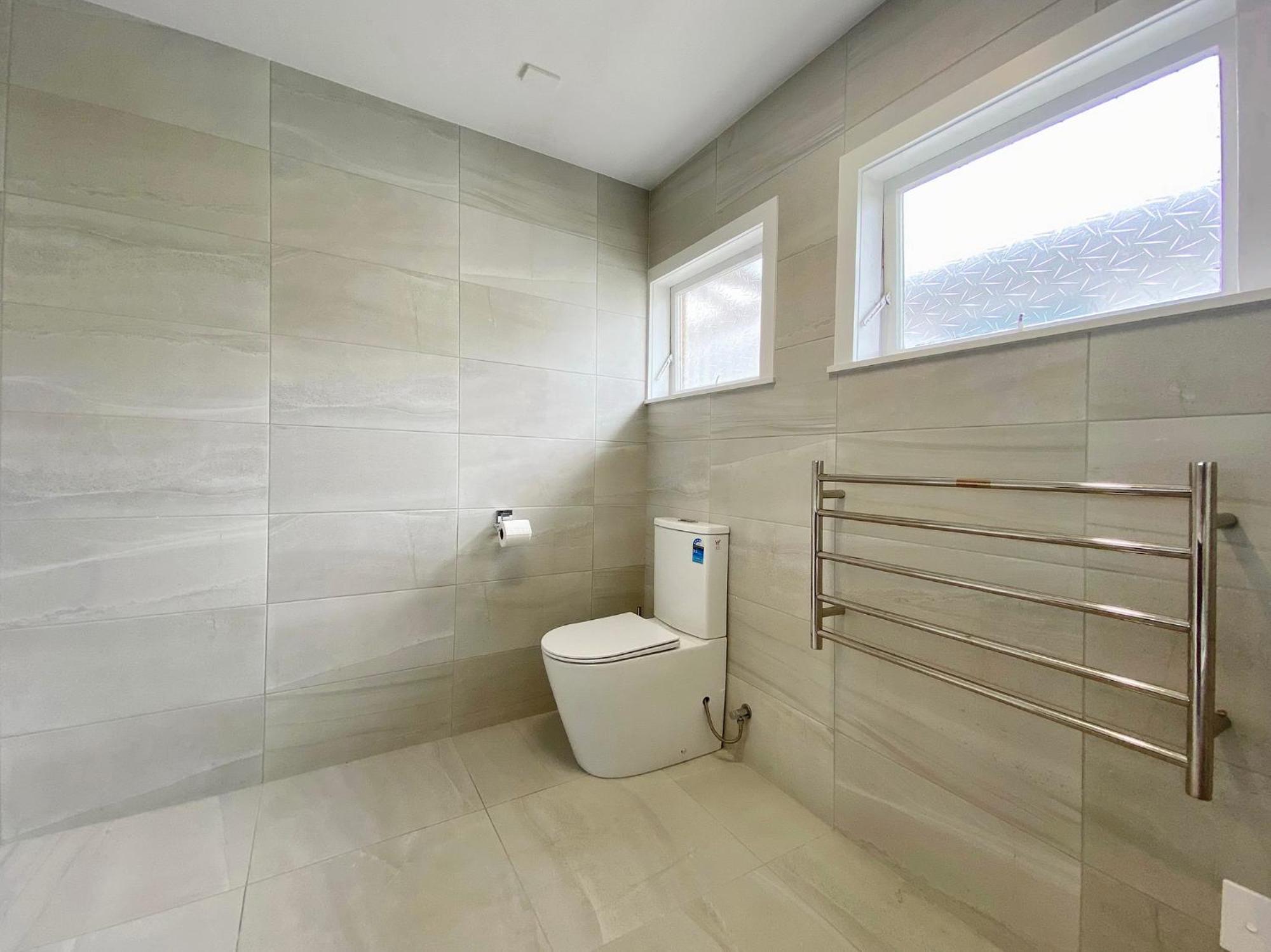 Browns Bay Spacious Retreat- near Beach & Shopping view 2