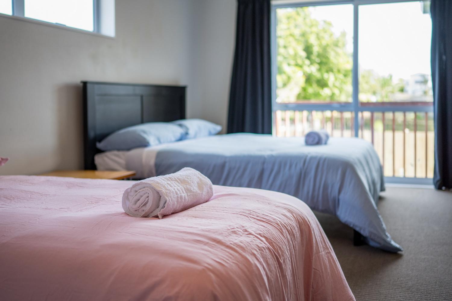 Browns Bay Spacious Retreat- near Beach & Shopping view 4