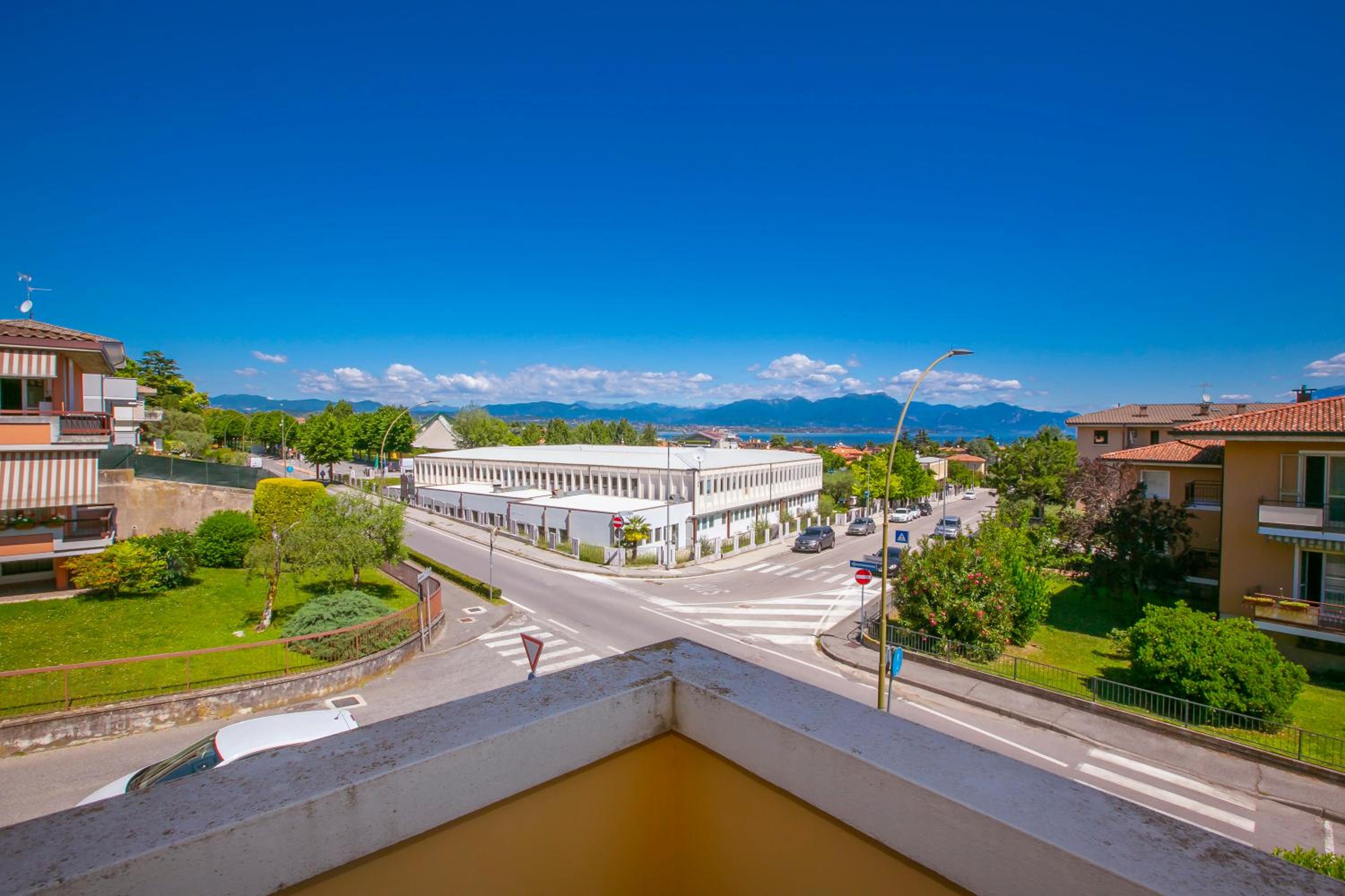 Casa Michelangelo Lake Garda Terrace Apt | Sleeps 6 + AC - Happy Rentals
