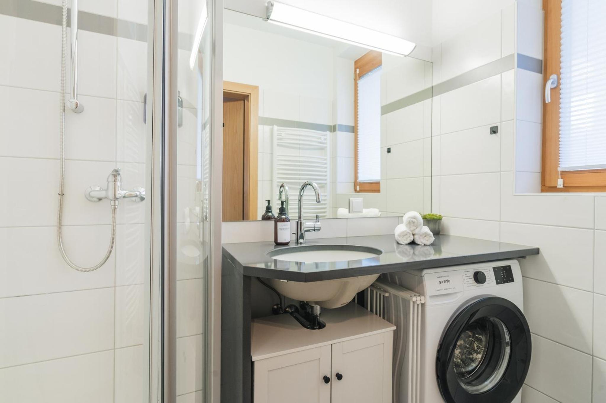 ALPSTAY Platzhirsch - Modern 2-Bedroom Family Apartment with Garden