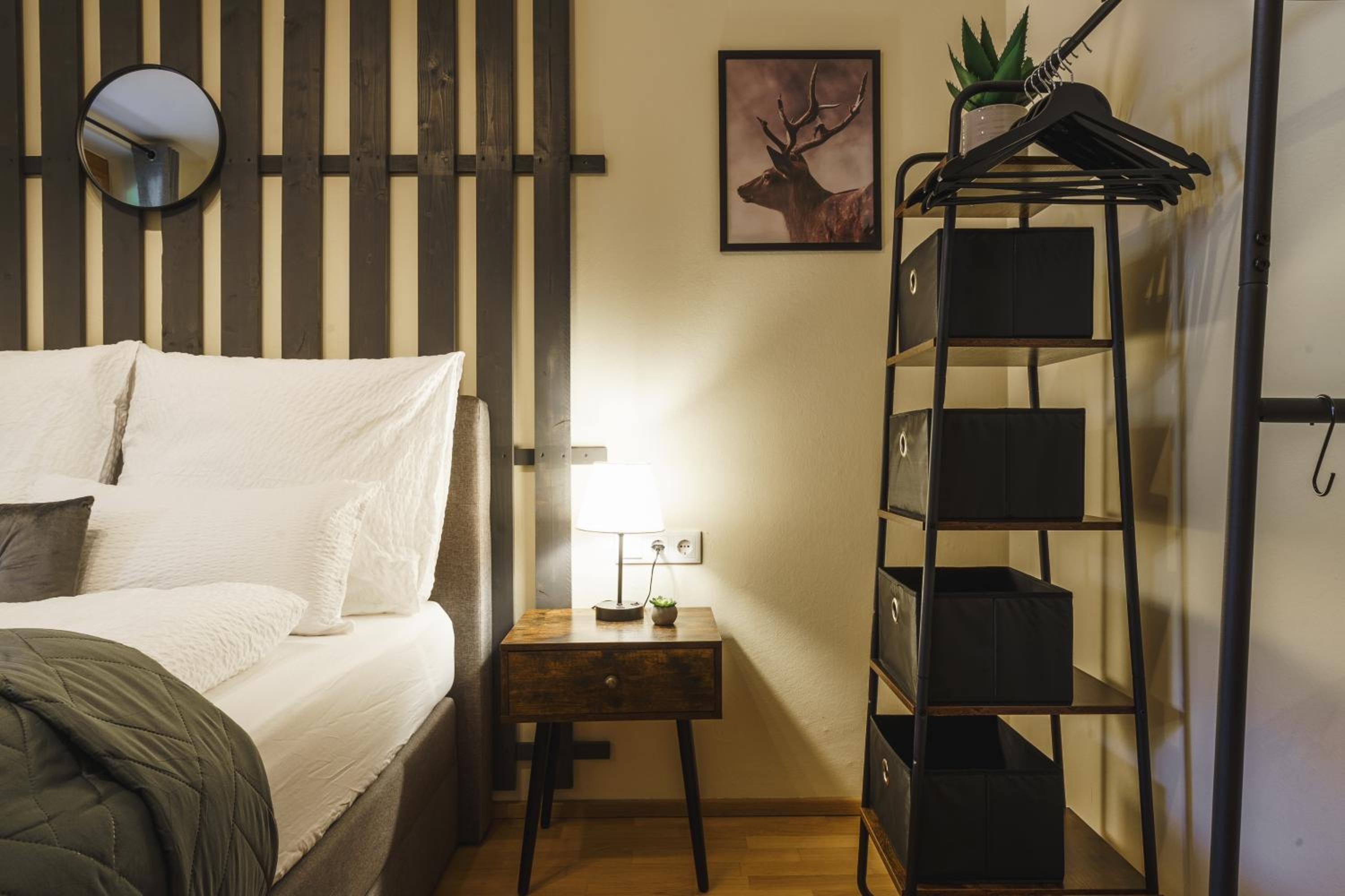 ALPSTAY Platzhirsch - Modern 2-Bedroom Family Apartment with Garden