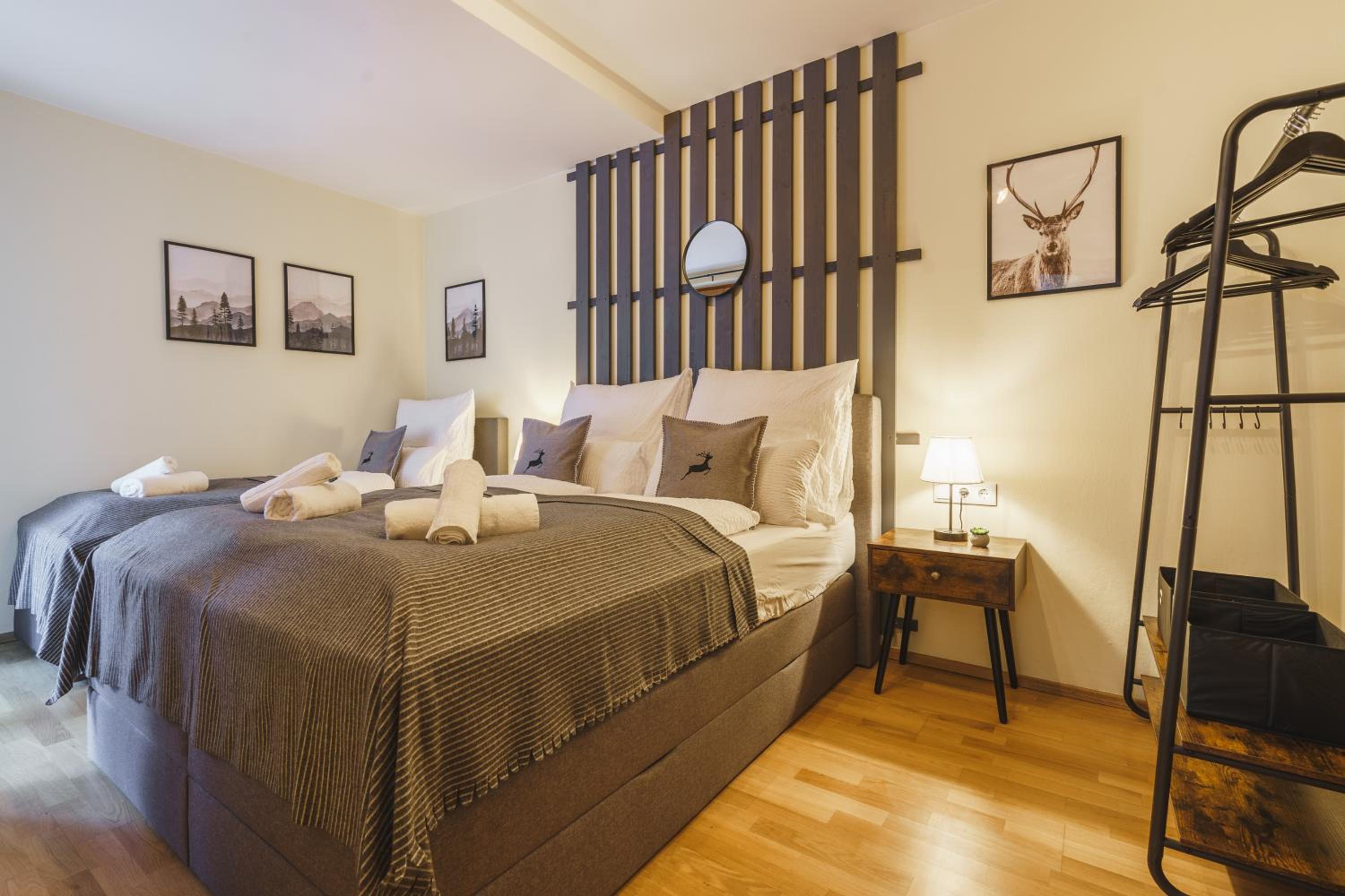 ALPSTAY Platzhirsch - Modern 2-Bedroom Family Apartment with Garden