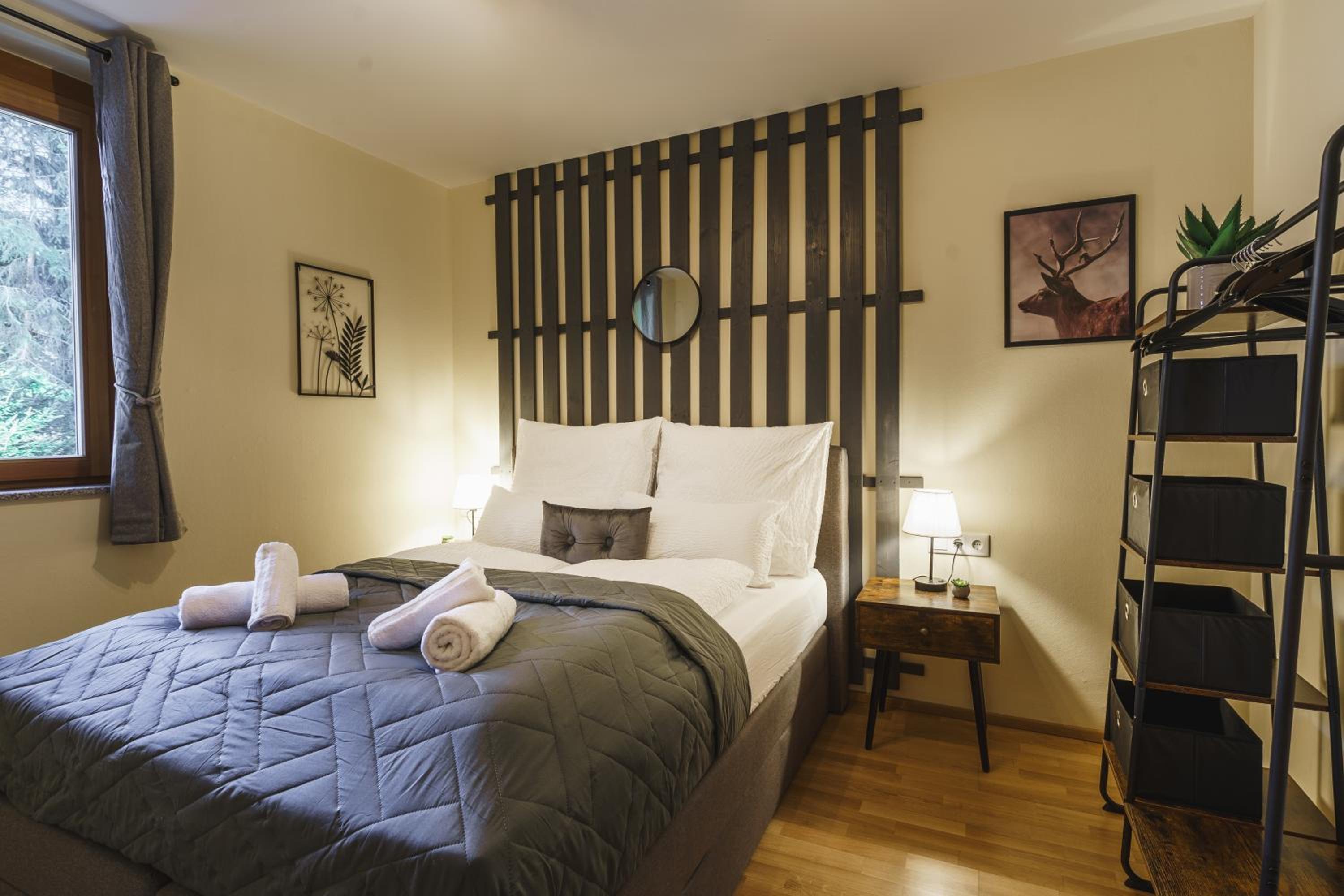 ALPSTAY Platzhirsch - Modern 2-Bedroom Family Apartment with Garden