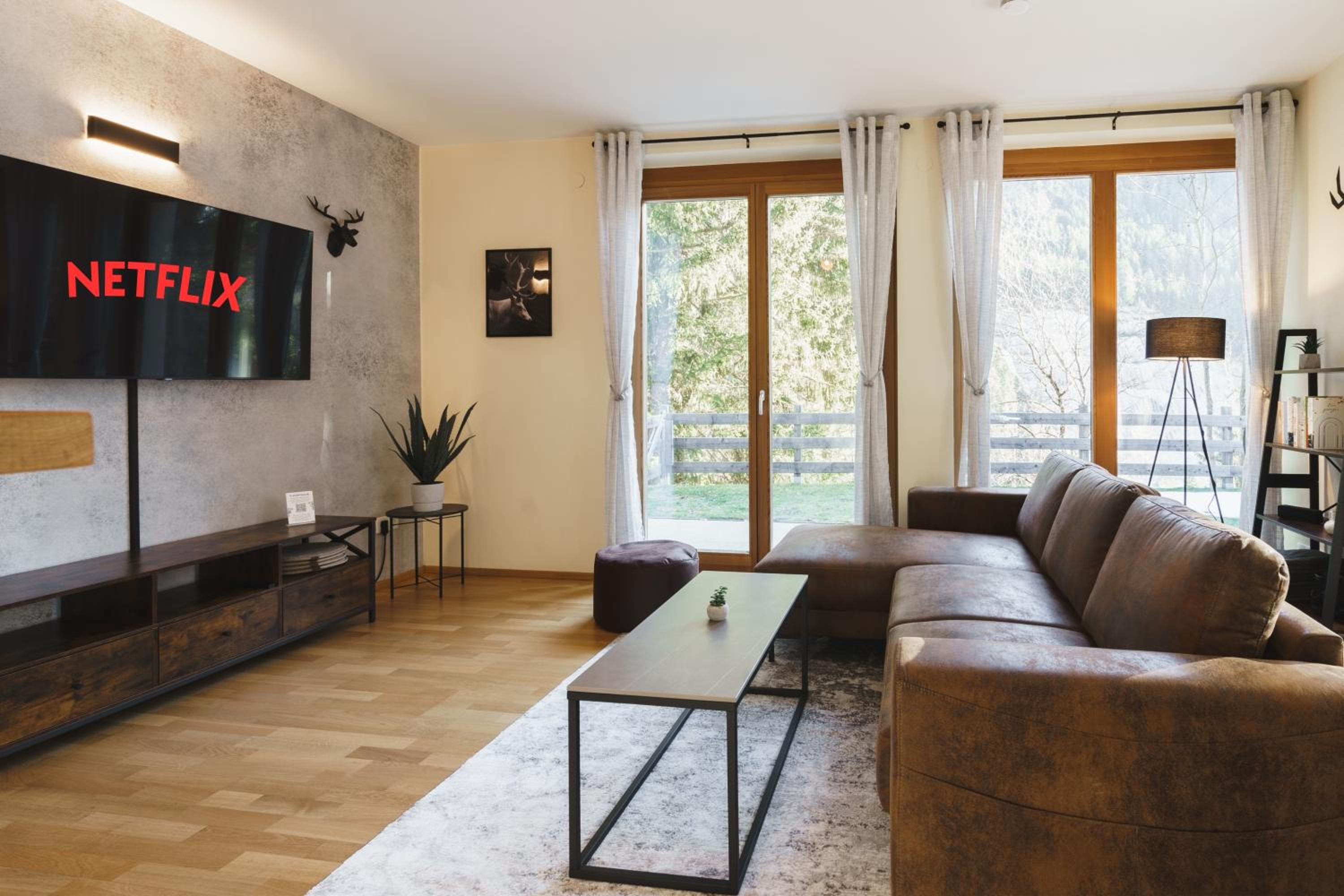 ALPSTAY Platzhirsch - Modern 2-Bedroom Family Apartment with Garden