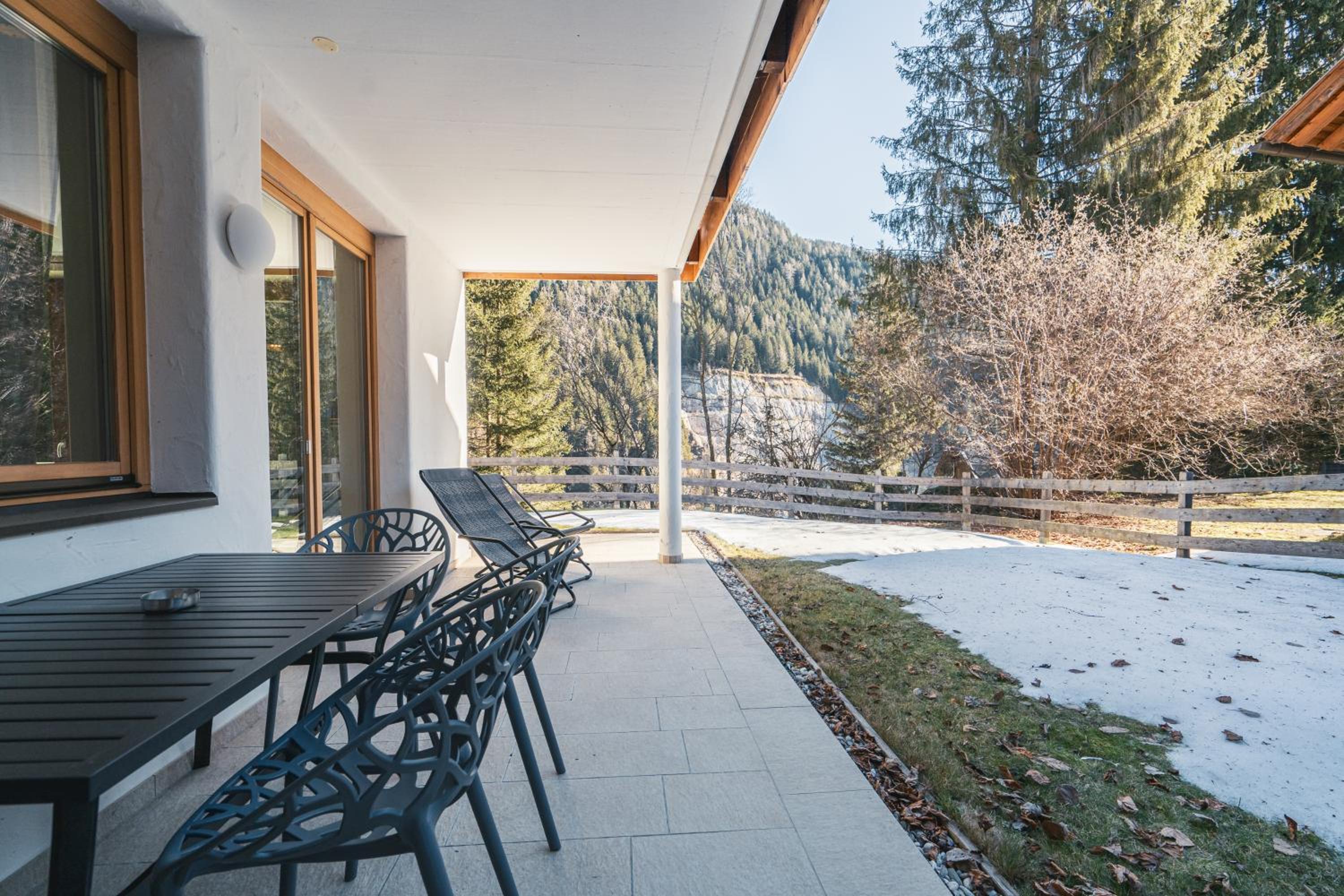ALPSTAY Platzhirsch - Modern 2-Bedroom Family Apartment with Garden