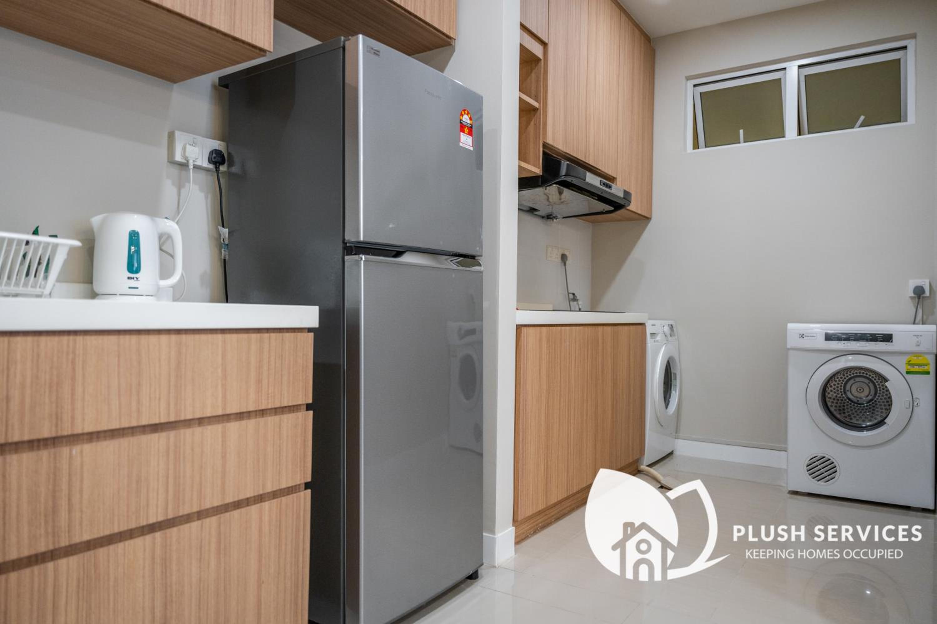 Binjai 8 by Plush