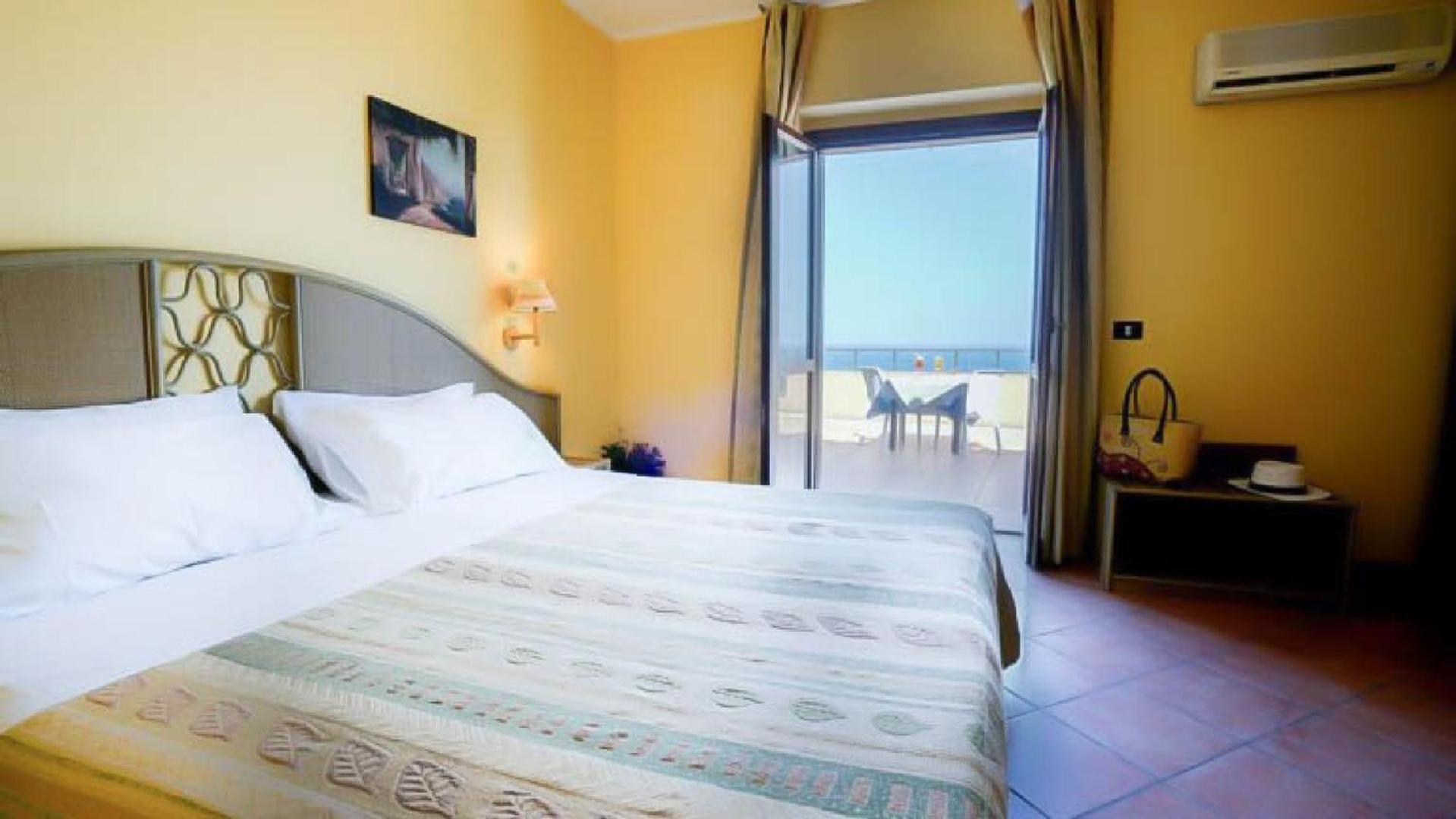 Villaggio Porto Rhoca