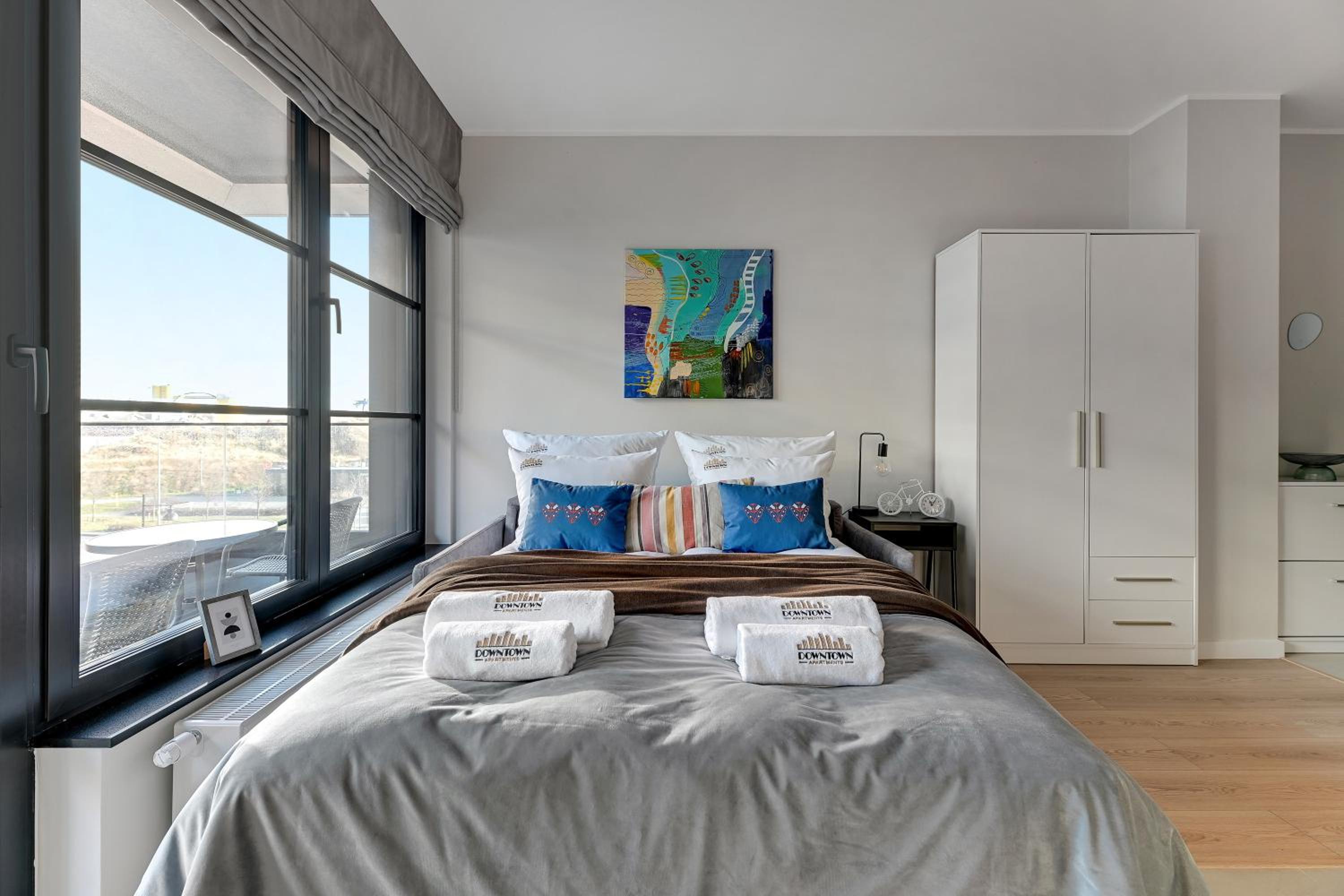 DOKI Living & Foodhall by Downtown Apartments