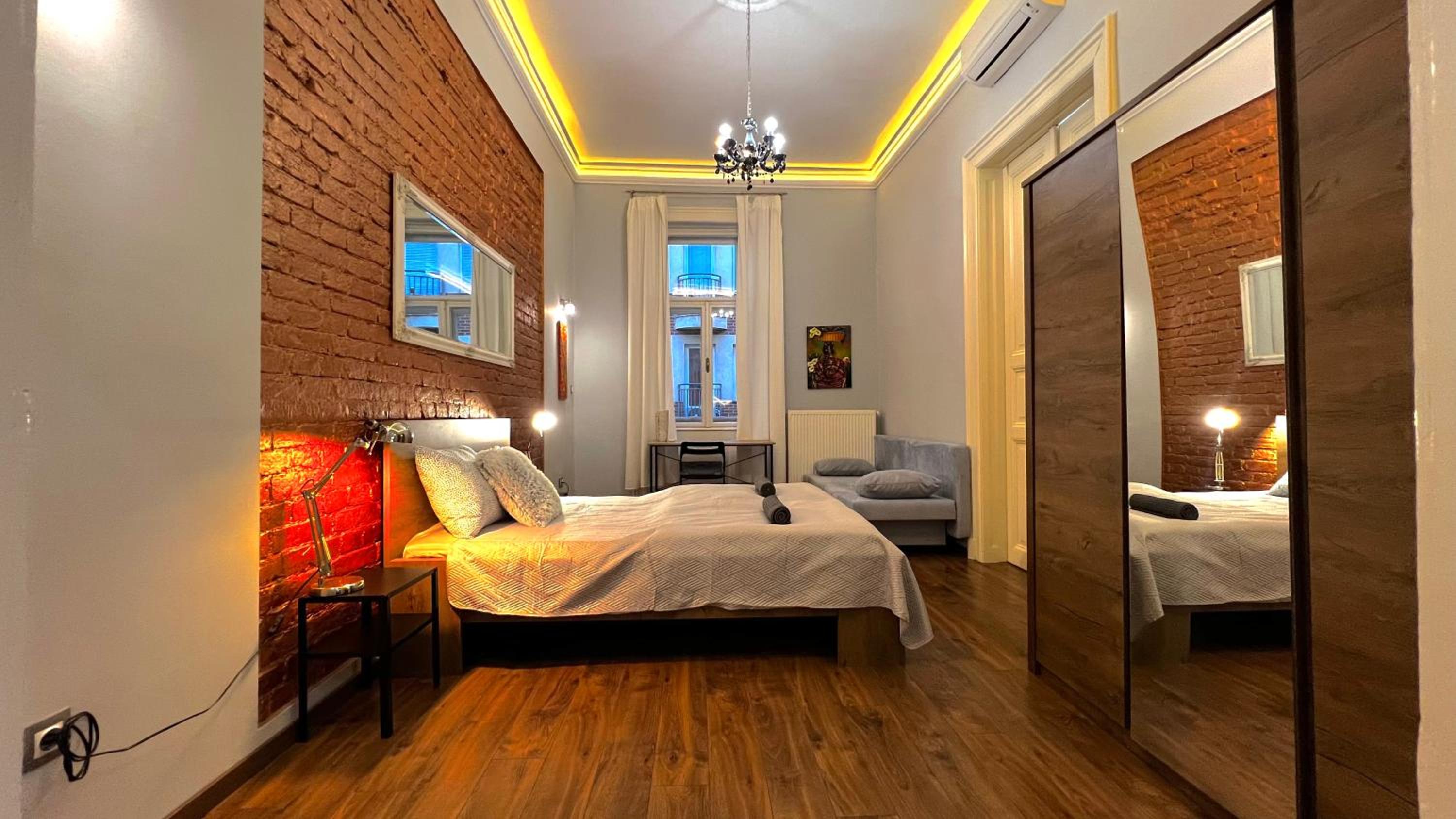 V6 Apartment by Small Home Budapest