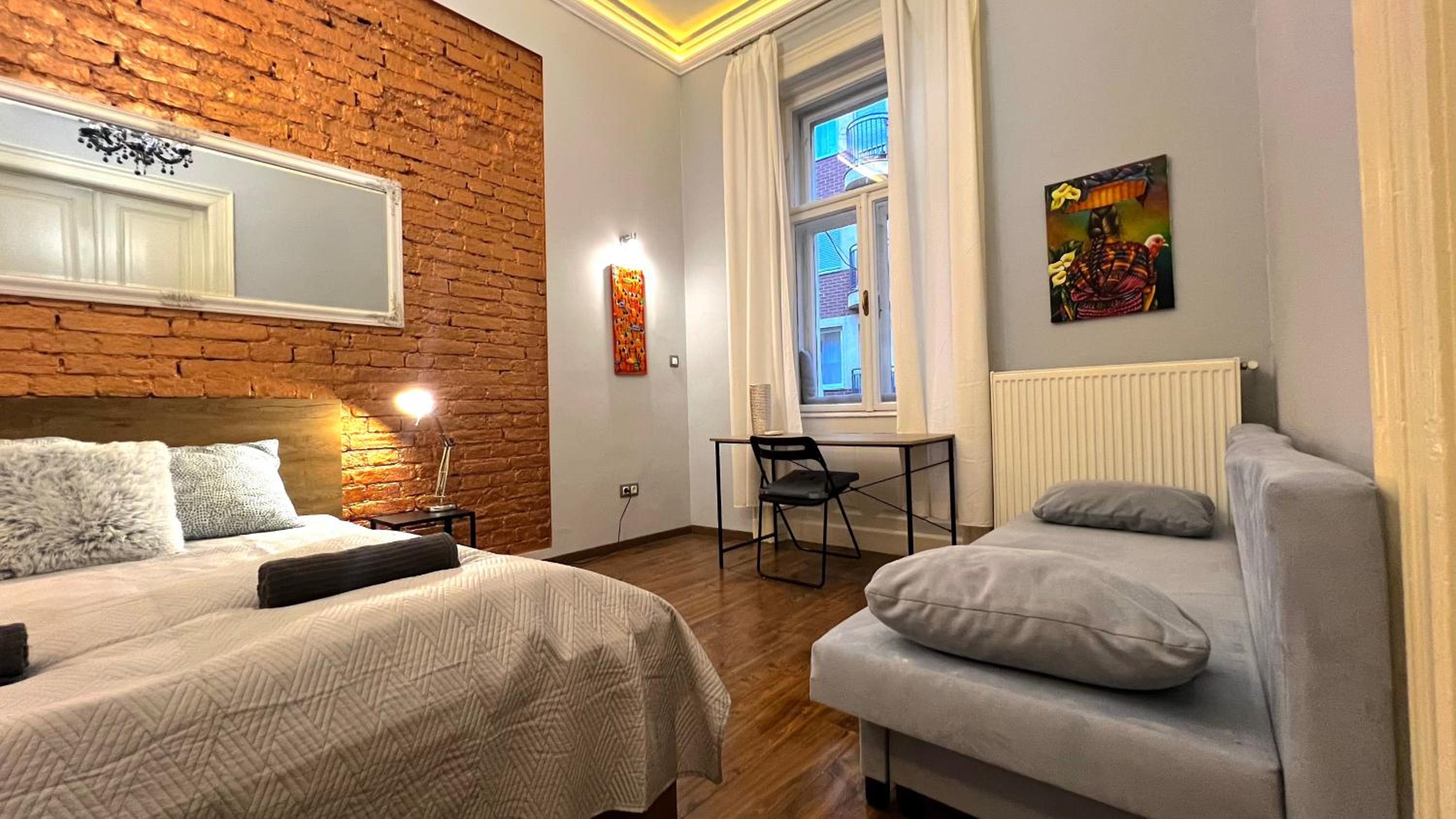 V6 Apartment by Small Home Budapest