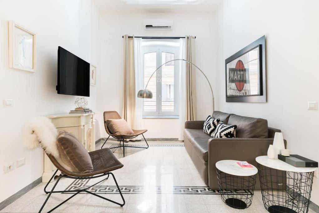 Modern Comfort, Poetic Charm